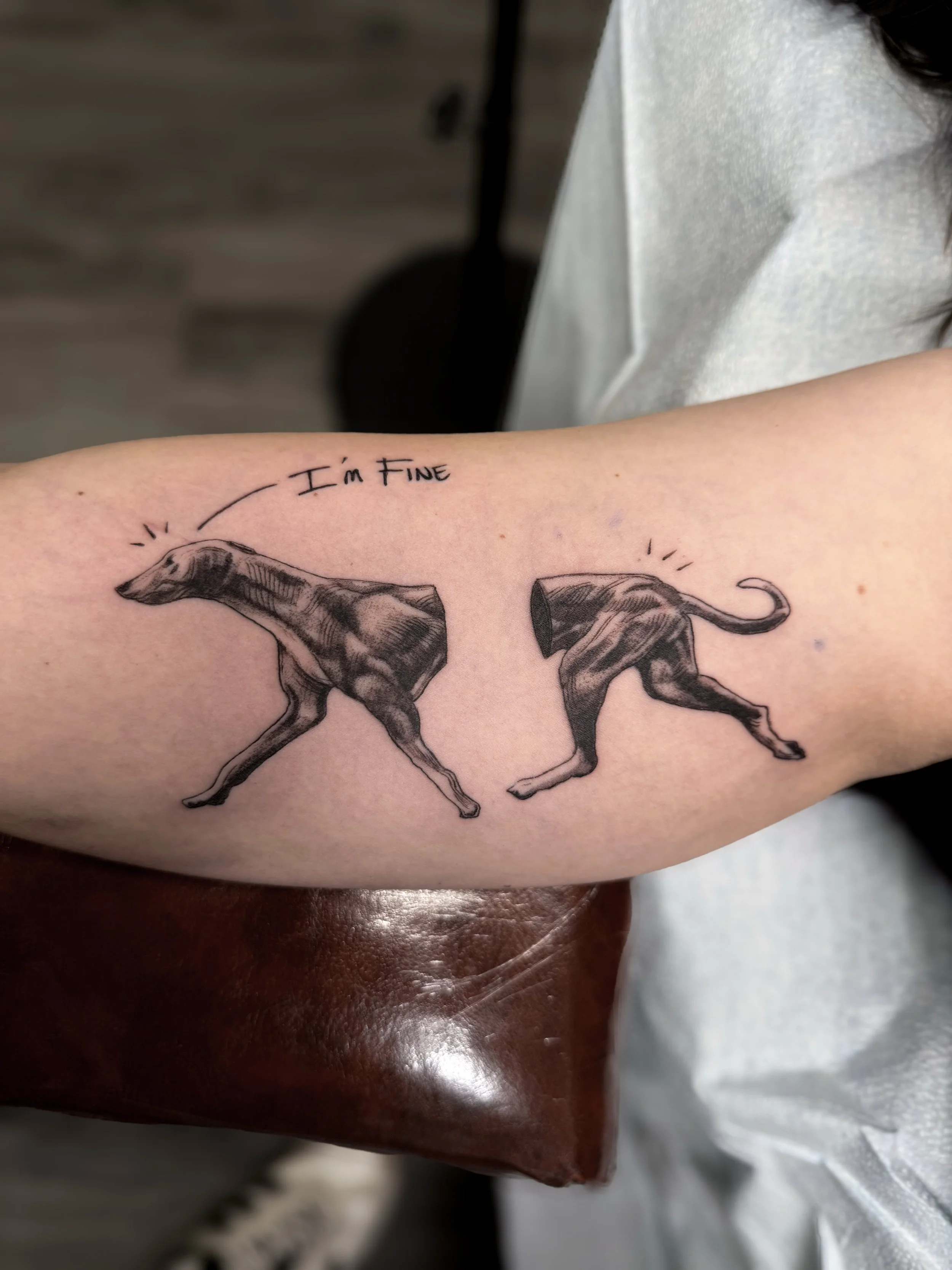 custom hound flash 🐕 by @alvaroescbr 

his amazing client drove all the way from Cleveland! 

what&rsquo;s the longest you&rsquo;ve ever traveled for a tattoo ? 

#dogtattoo #blackandgrey #illustrativetattoos #tattooartists #clientlove