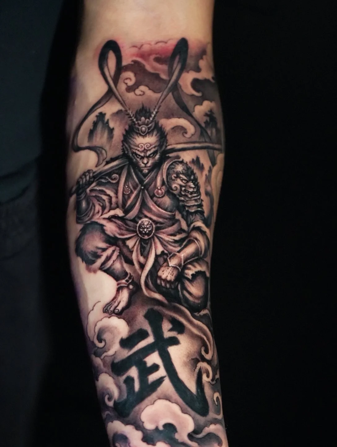 Sun Wukong, The Monkey King ⛩️ done by @tattsbyethan_ 

#sunwukong #monkeyking #chinesemythology #blackandgreyrealism #tattoooftheday