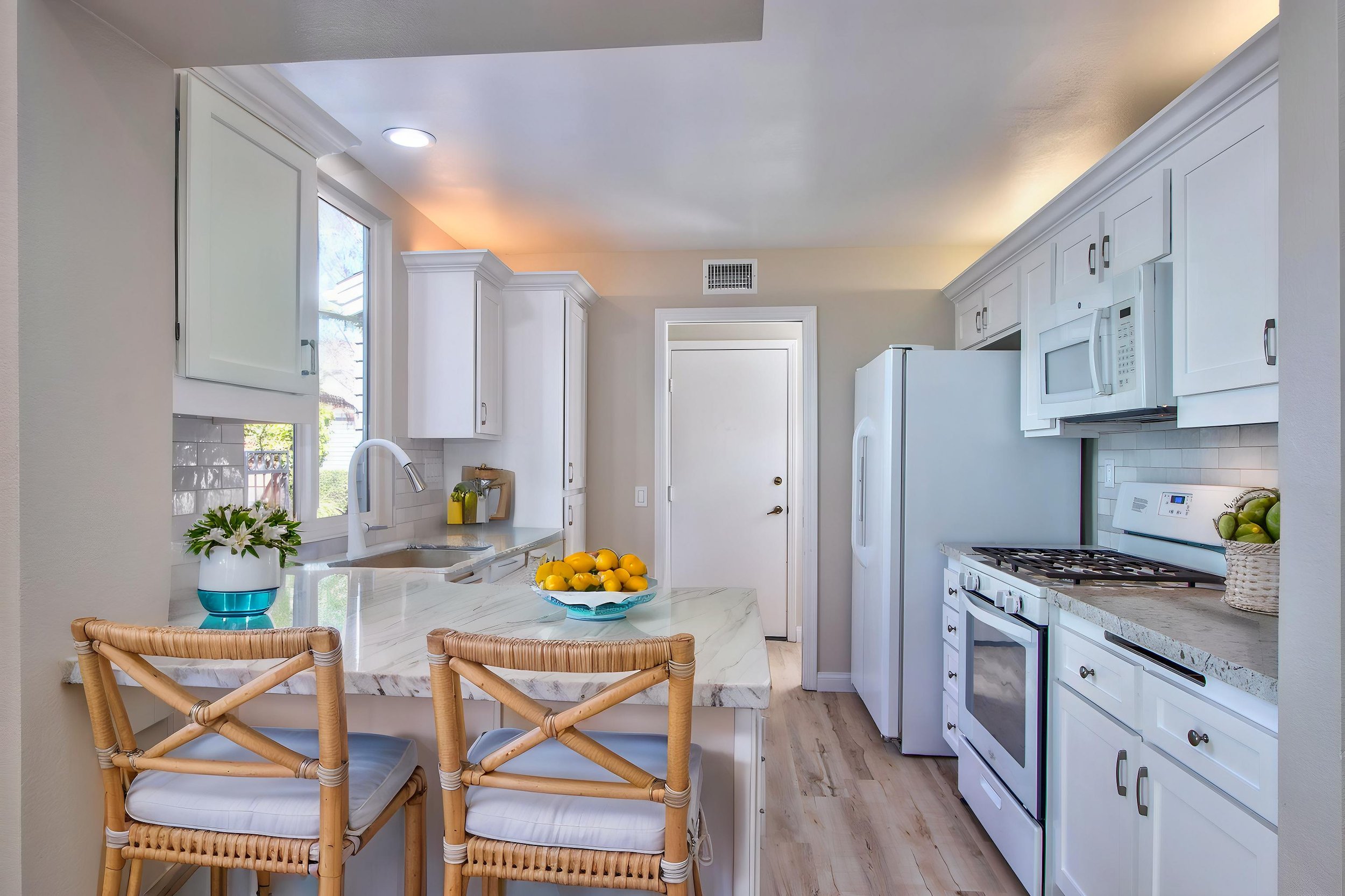 855SamaraWay-010 - Kitchen - Coastal - 19.jpg