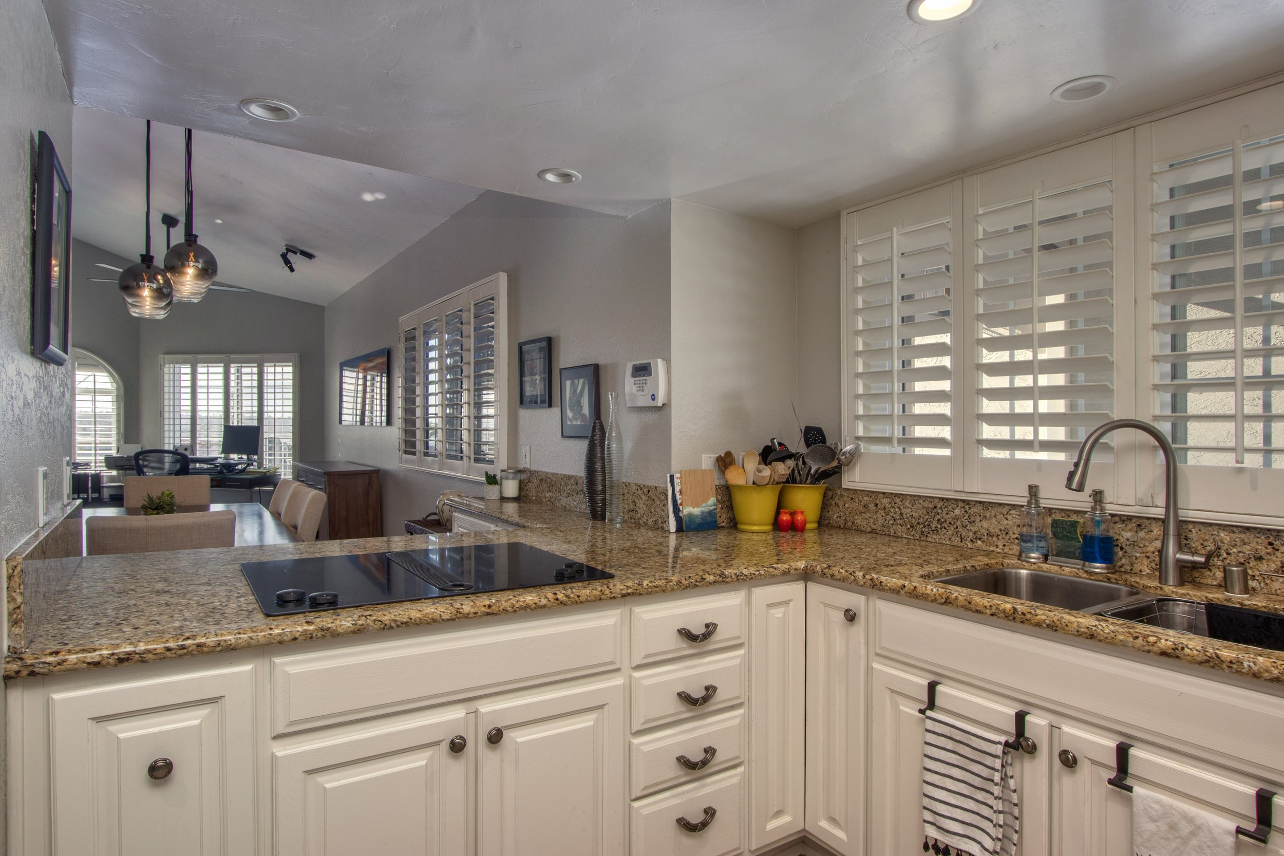 4034 Ampudia St-0013.jpg