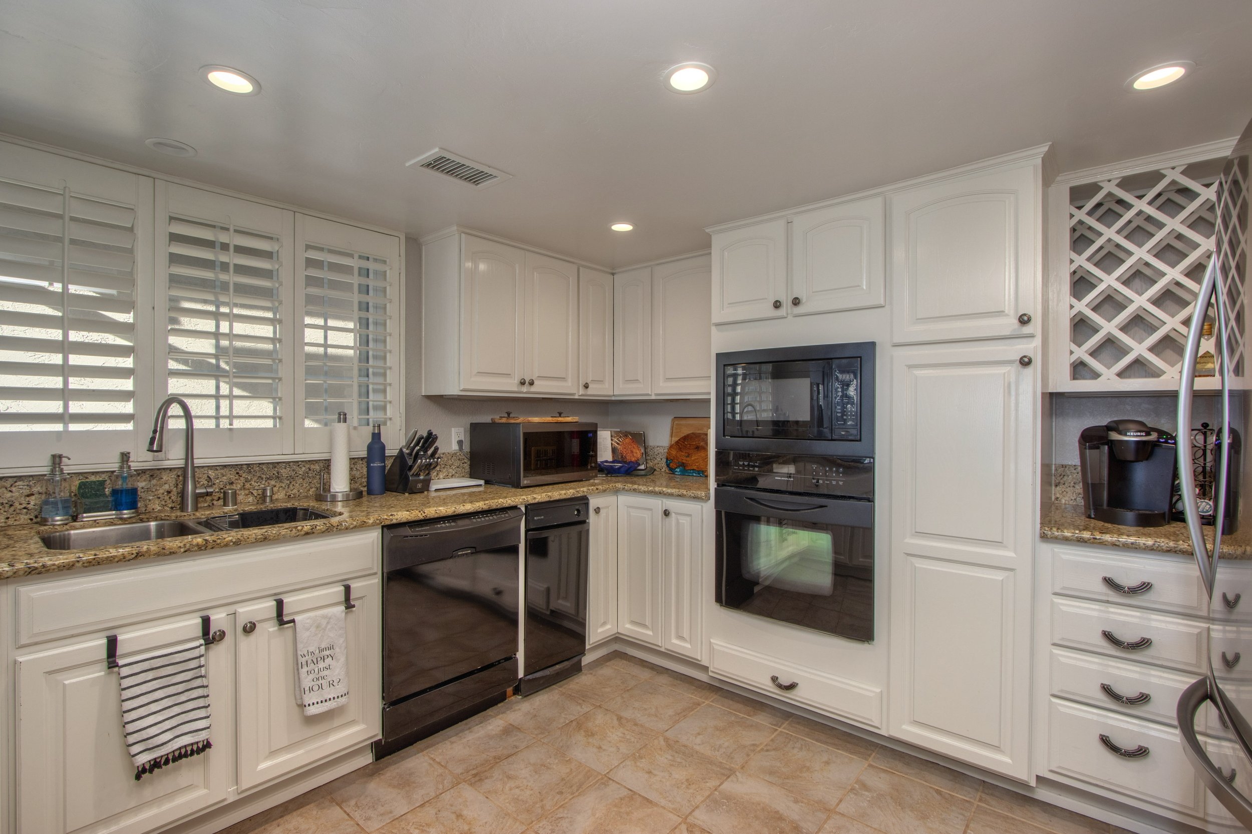 4034 Ampudia St-0014.jpg