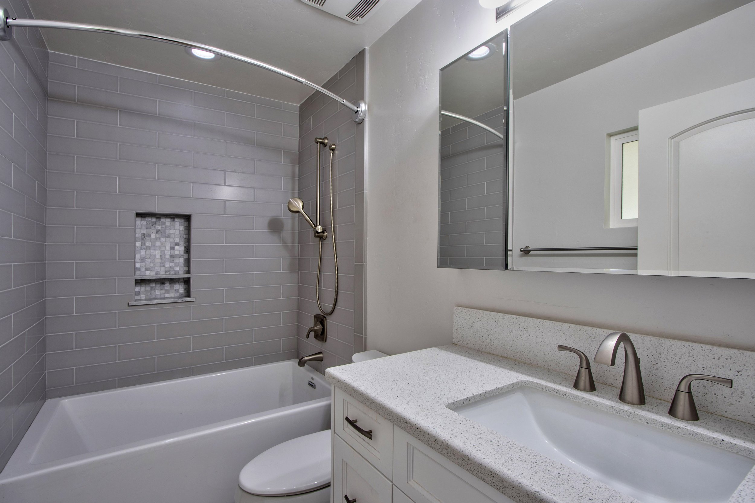 1055 Barsby St-022.jpg