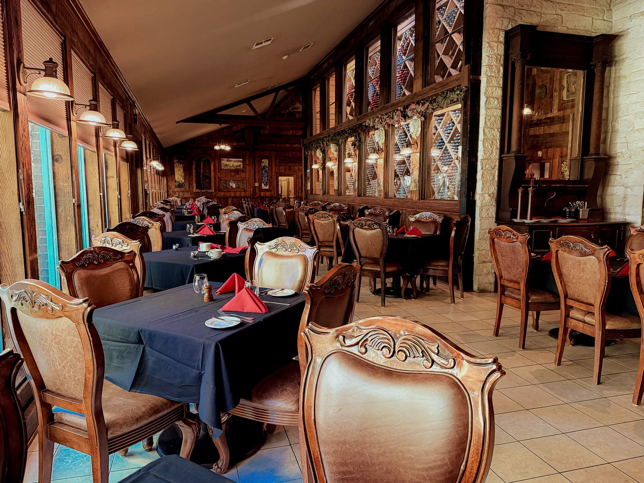 DINING ROOM AT KIEPERSOL RESTAURANT