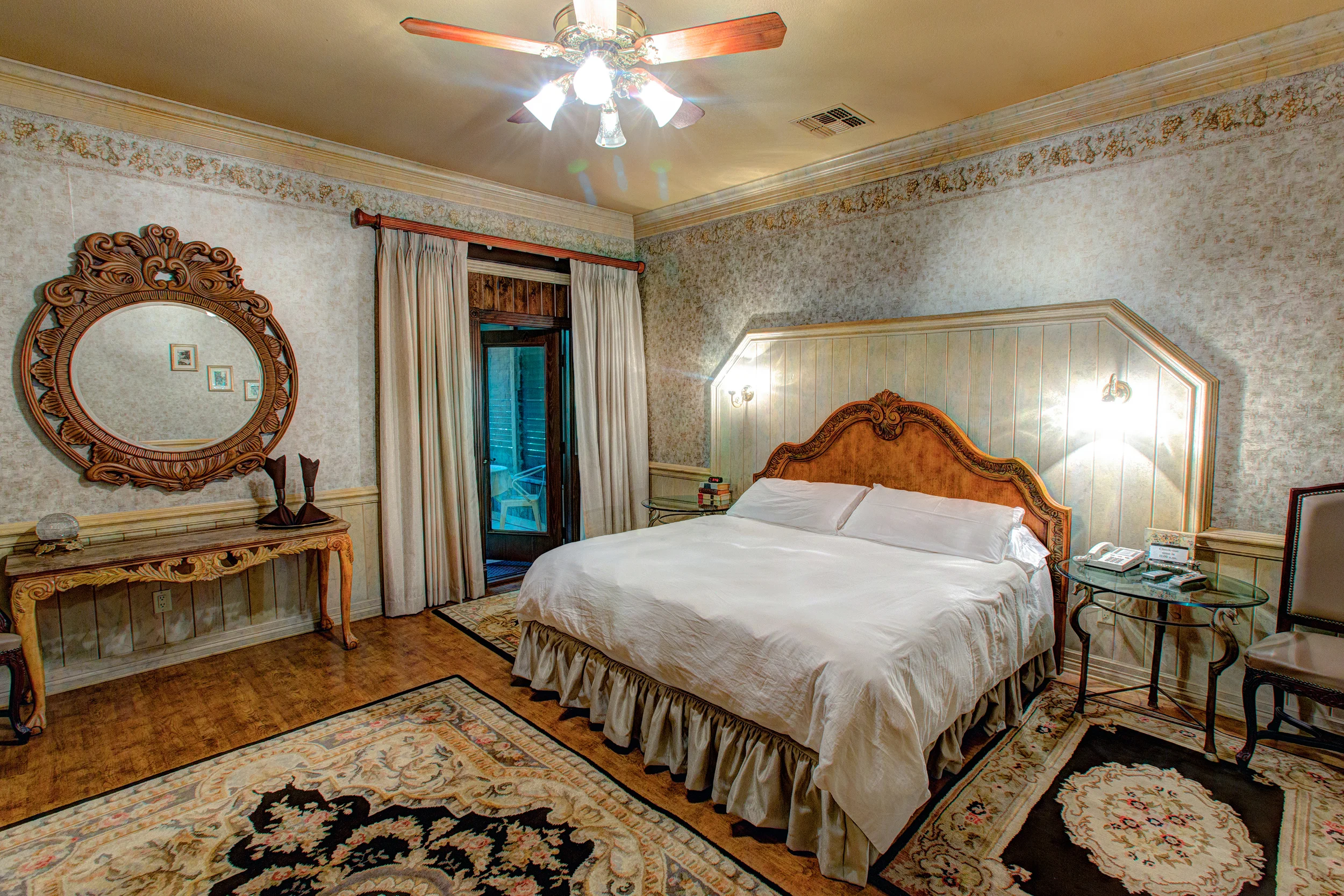 Champagne room at the Kiepersol B&amp;B