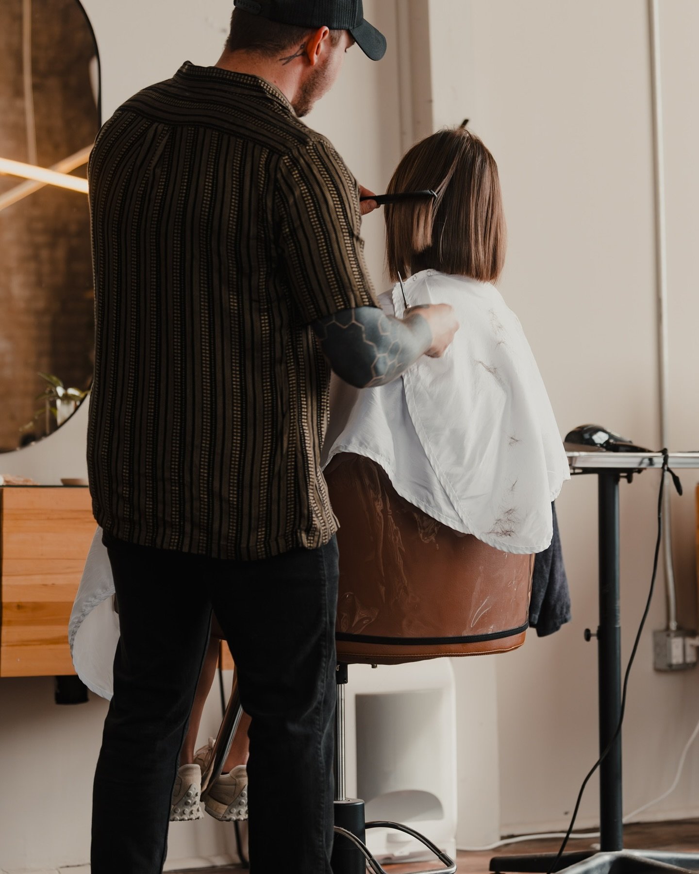 WHAT&rsquo;S SPECIAL ABOUT A CUTTING SPECIALIST? &mdash;

Collaborating with a cutting specialist opens up a world of expansive design choices for haircuts

Their expertise allows for precise + versatile styling tailored to best suit individual clien