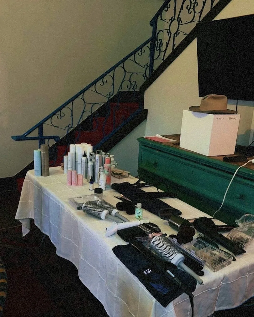 recent wedding recap ✨
location: hotel havana 💒
comment if you were apart of this so I can tag you!!!

#sanantoniostylist #sanantonioweddings #sanantonioweddinghair #sanantoniosalon #deathmothstudio