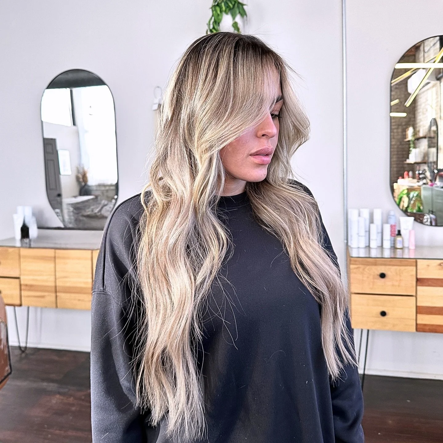 IT&rsquo;S OK TO CUT YOUR EXTENSIONS &mdash; 

my client ordered 22&rdquo; and that looks so different on all of us

+ height
+ personal style
+ lifestyle 

So many components go into why you choose your length &amp; hair color! 

for appointments go