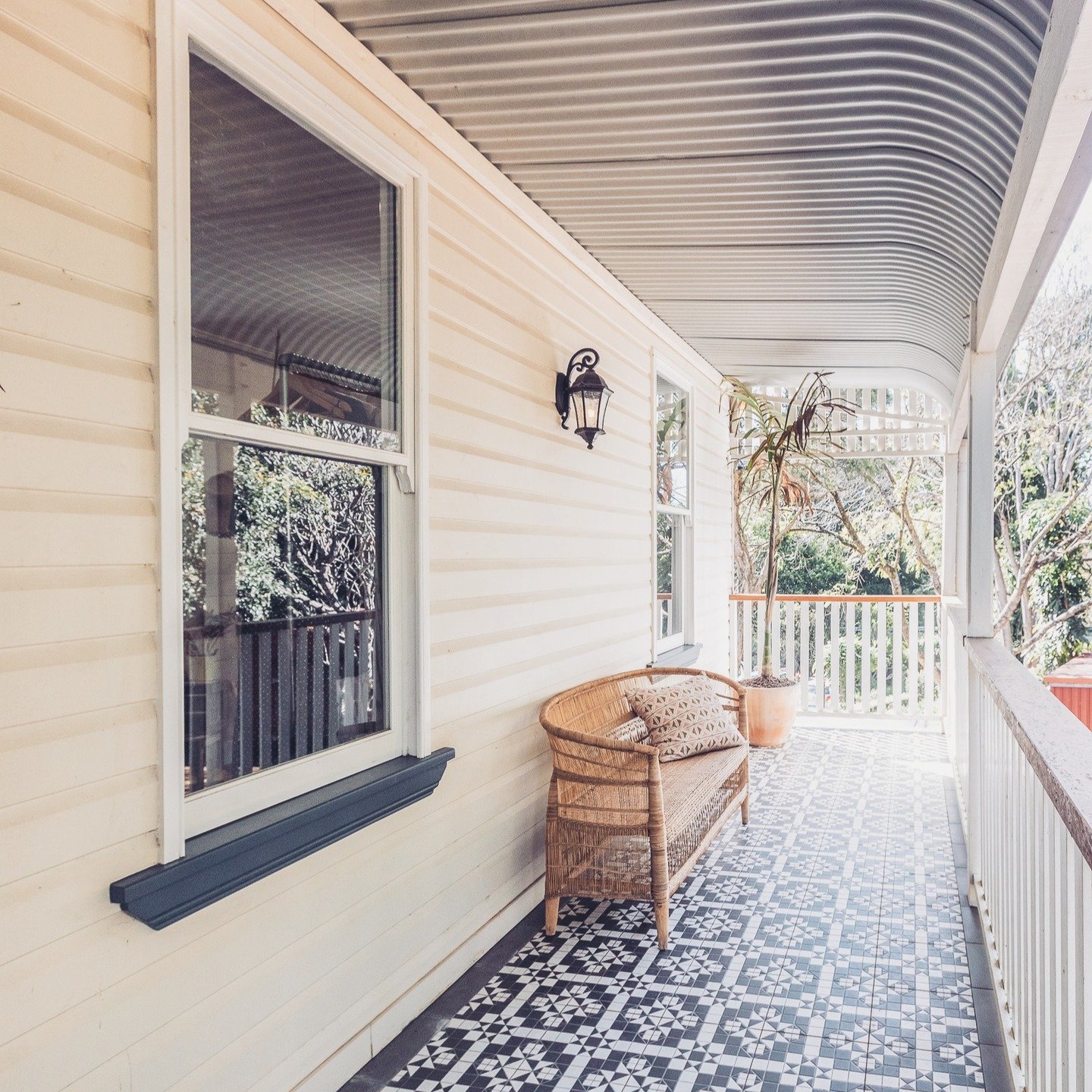 Driftlab/Merchants verandah space
@moorearchitecture 
#verandah #byronbaystyle #coastalliving #byronarchitect