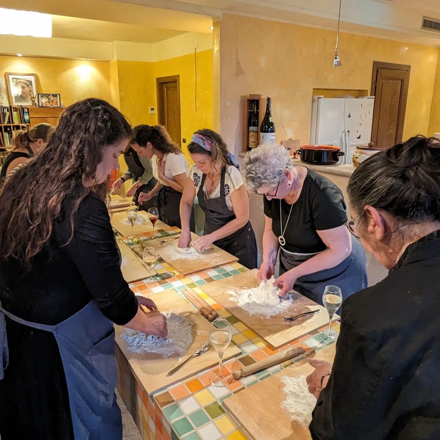 We had a cooking lesson tonight where we learned to make homemade pici (pronounced pea-she), chicken alla cacciatora, cantucci (i.e. biscotti) and kohlrabi greens. What an amazing evening!!

.

.

.

#hikingadventures #hike⁠
#tuscanydreams #discovert