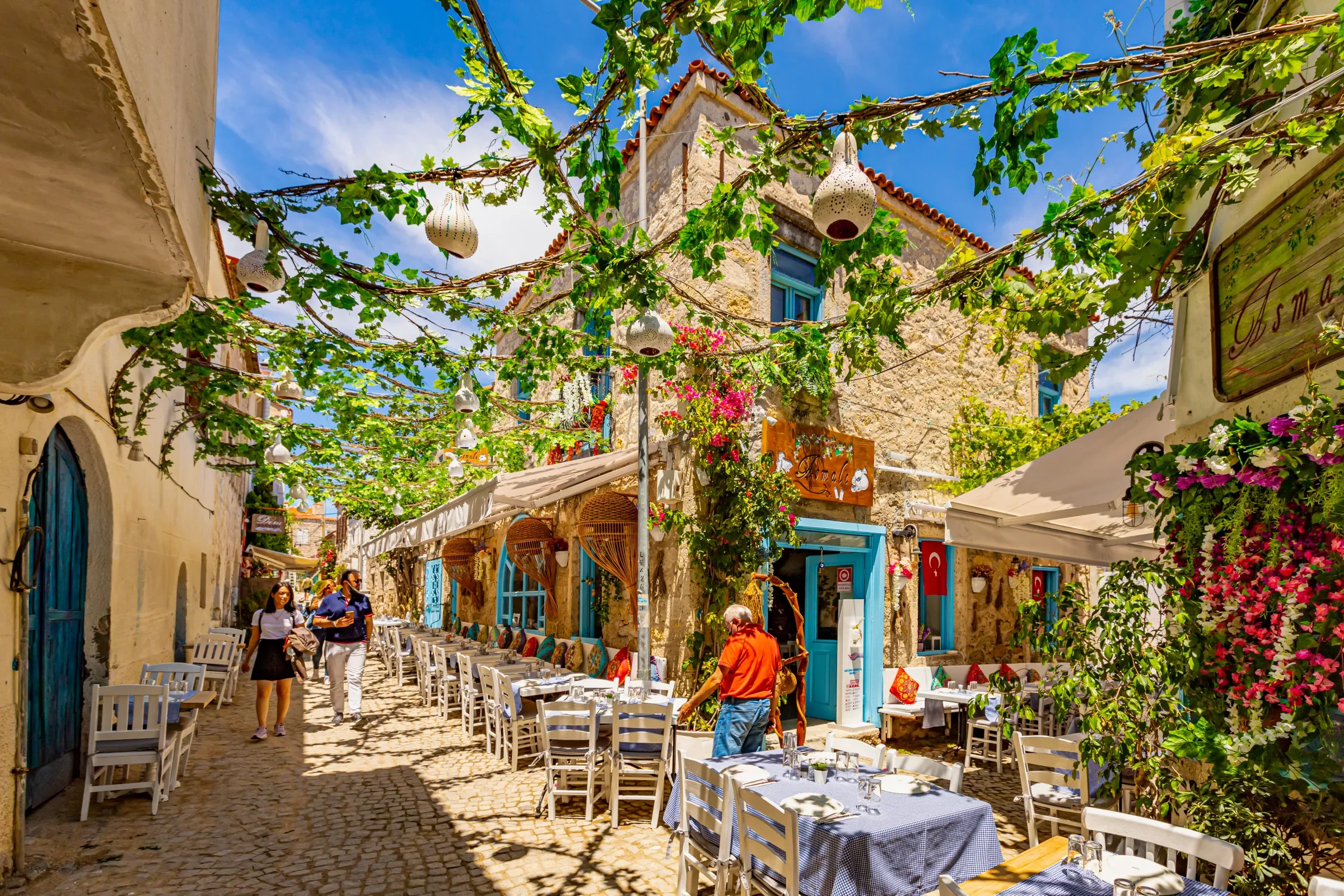 outdoor restaurant Turkey.webp