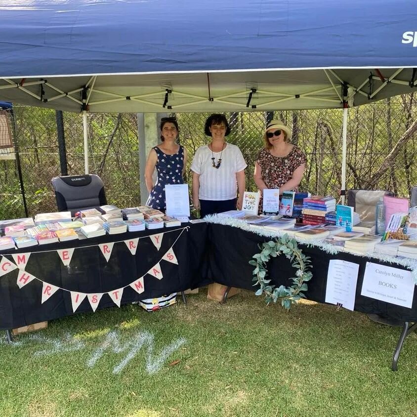 Fantastic to provide a bookstall for the carols event in Springwood last night. Between @carolynmillerauthor, @pennyjayeauthor, @cecilypaterson and @ellashineauthor we had books for readers from age 3 to 83.

#books #markets #springwoodcarols #spring