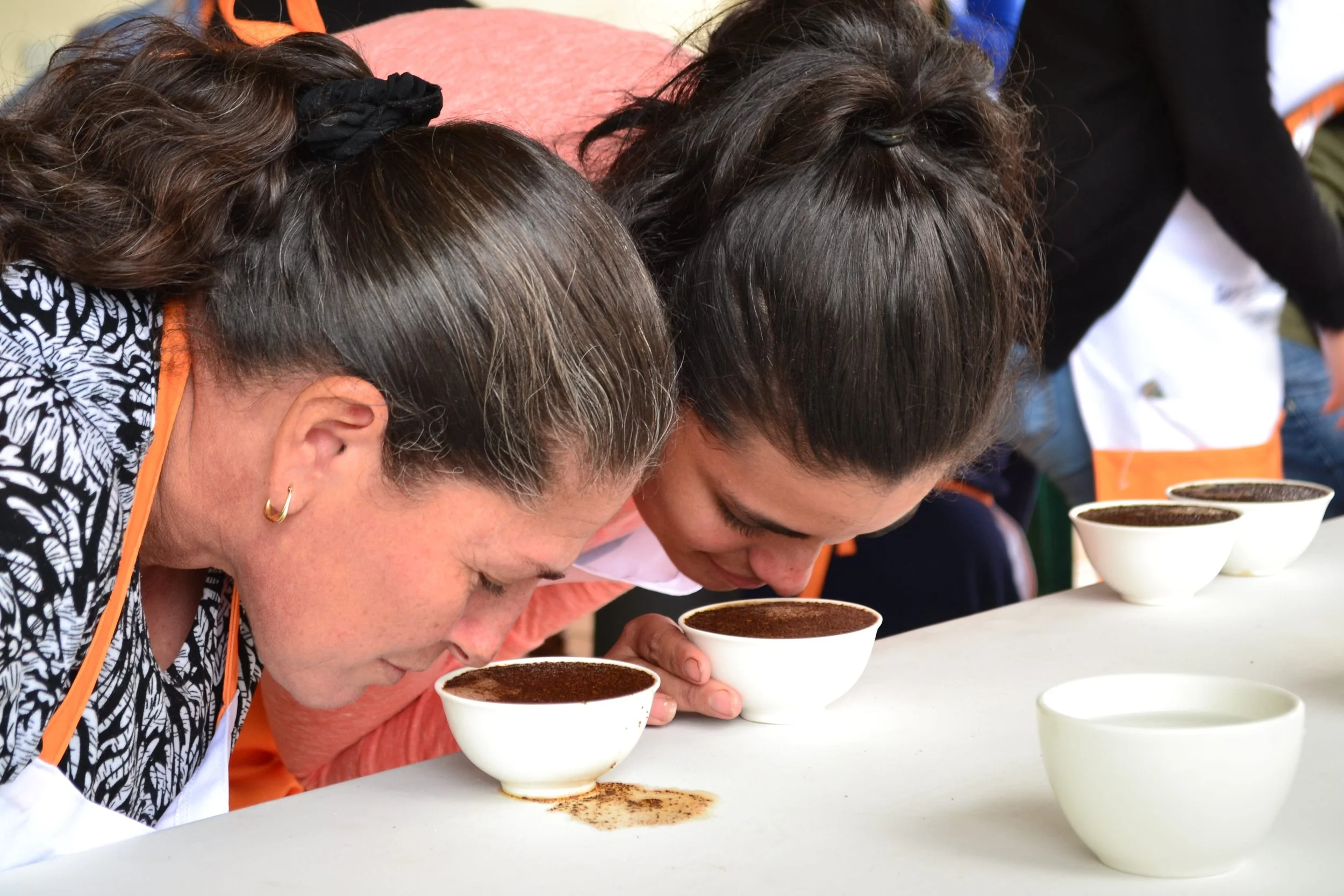 Ana Lorena and Susana cupping_ Maria Fernanda Carrillo-min.JPG
