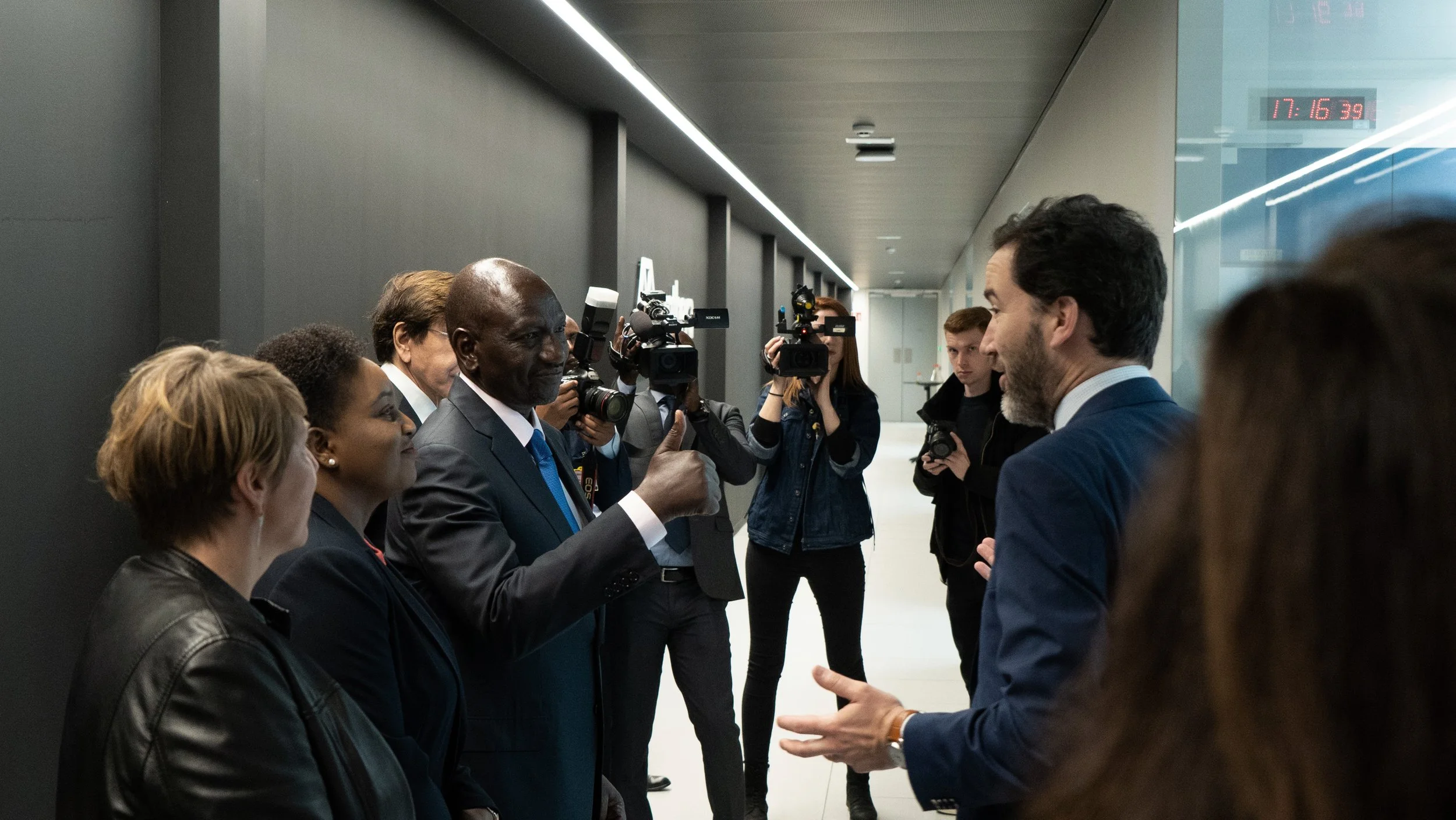 1_Univercells_WilliamRutoPresidentOfKenyaPresidentialVisitAtGMPCertifiedCDMOBelgium.jpg