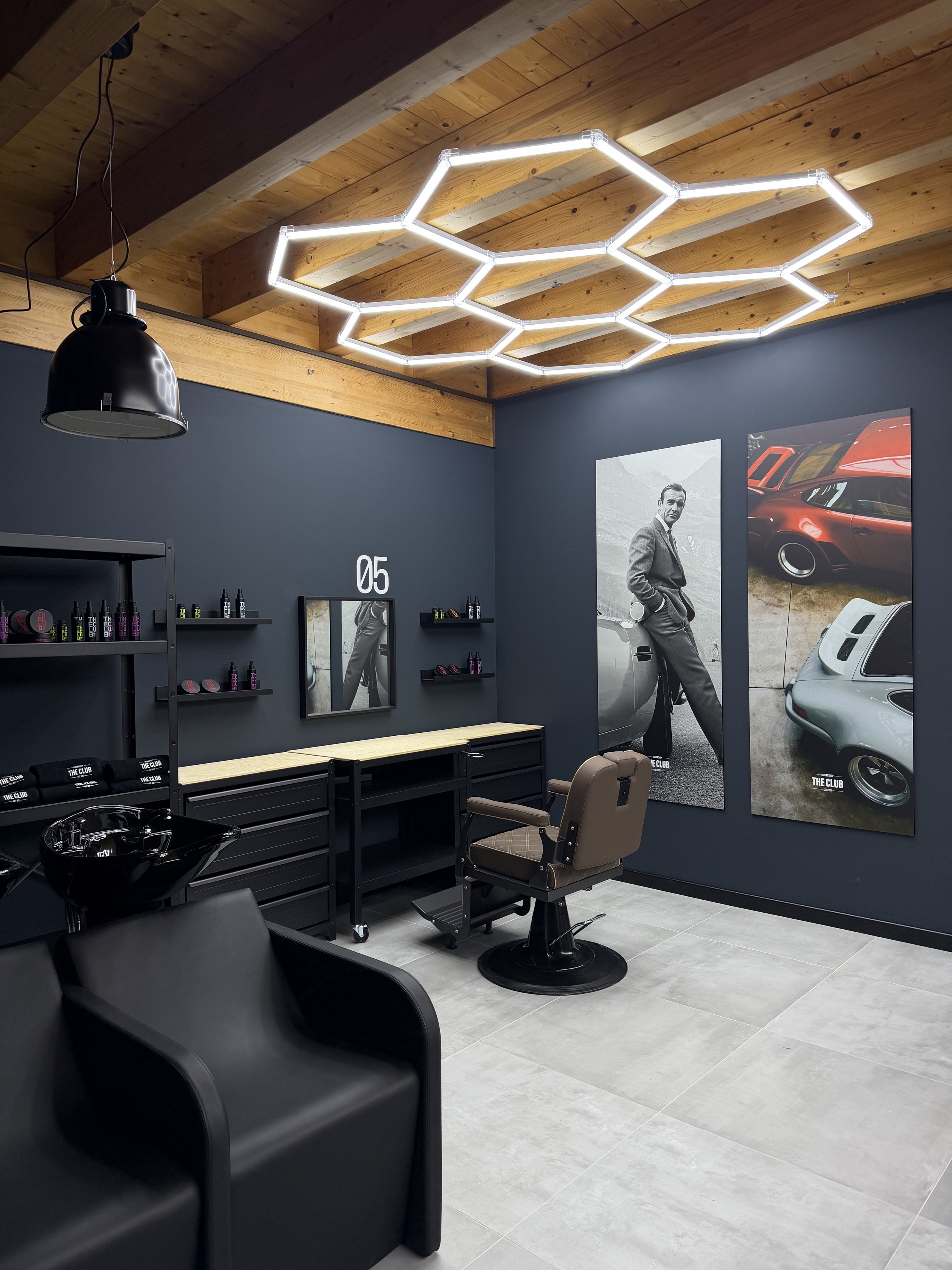 THE CLUB / Barbershop