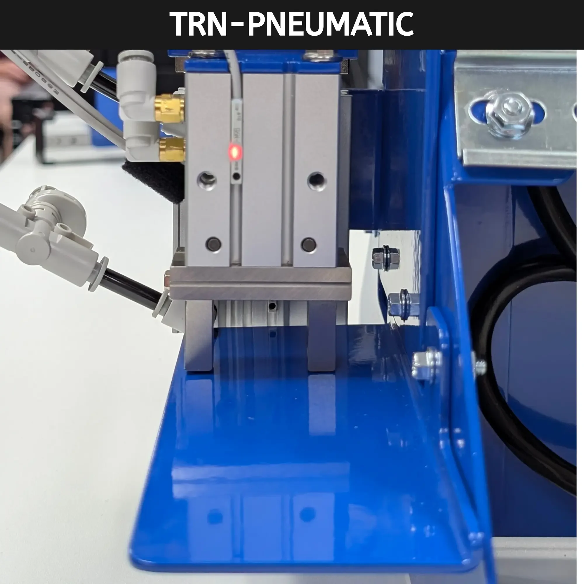 TRN-PNEUMATIC-Gripper-Front.webp