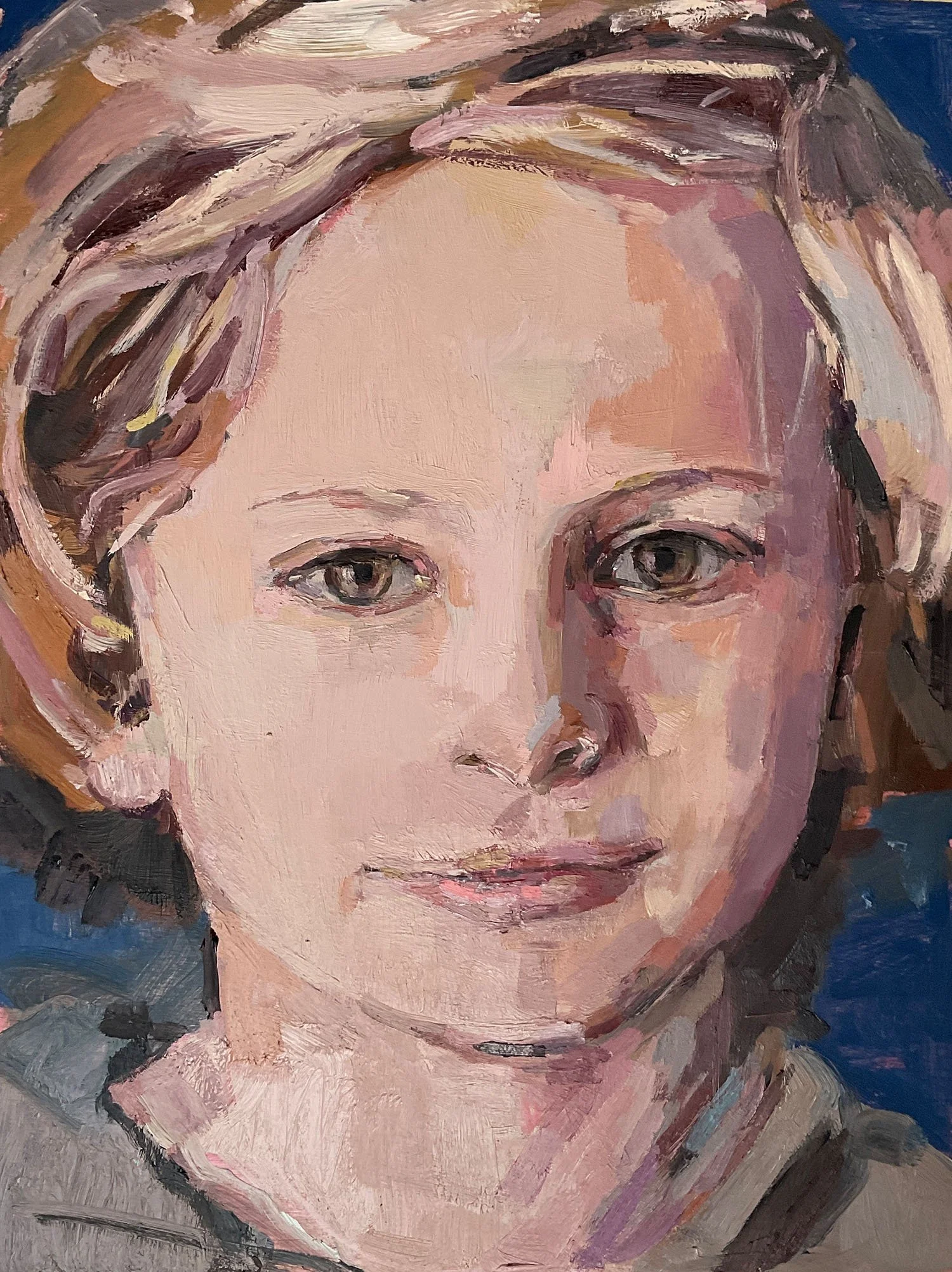 Portrait, blonder Junge vor blauem Hintergrund,  naher Anschnitt, Öl auf Holz , 30 x 40 cm, 2025 