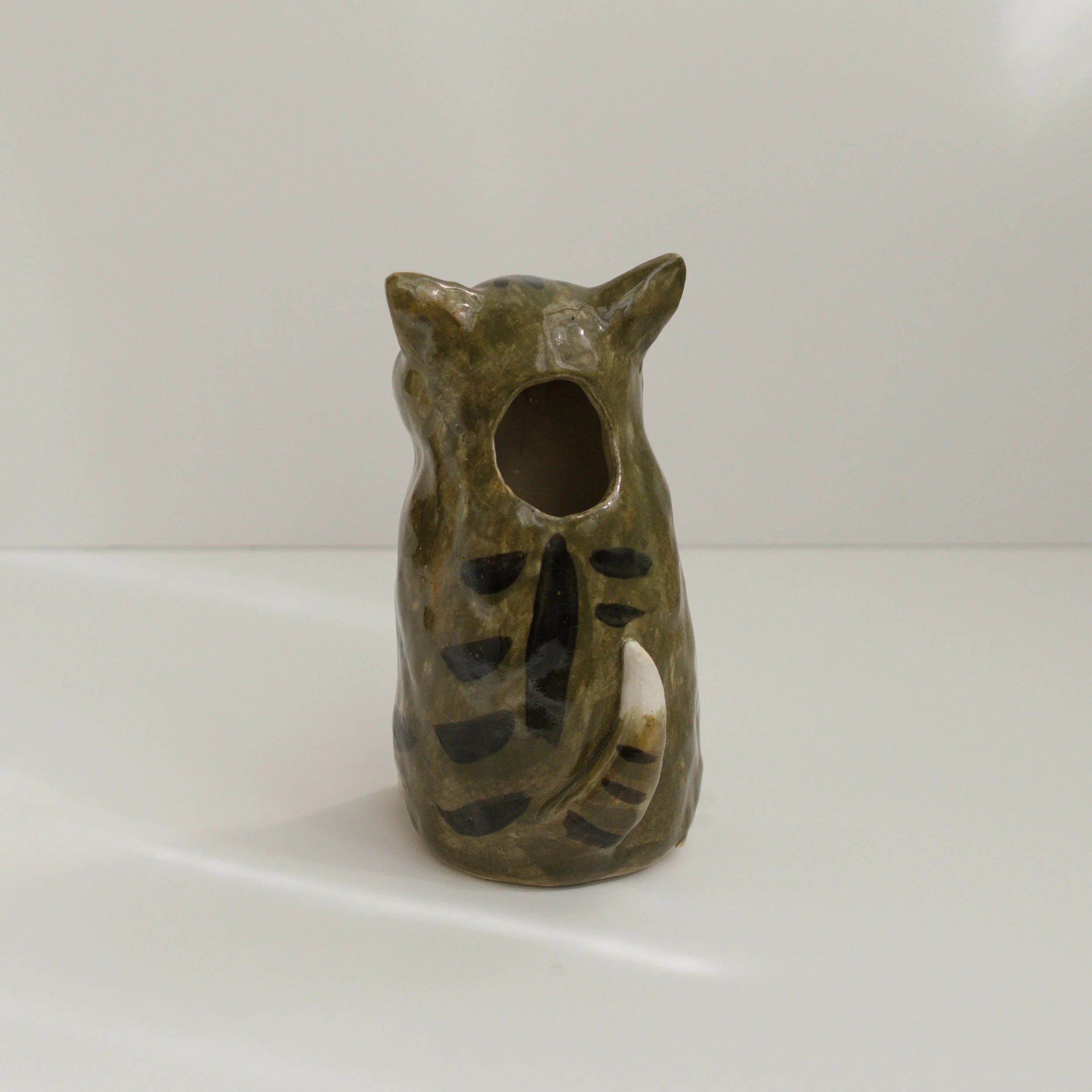 035_catvaseL_tabby_back_sq_DSC0037.jpg