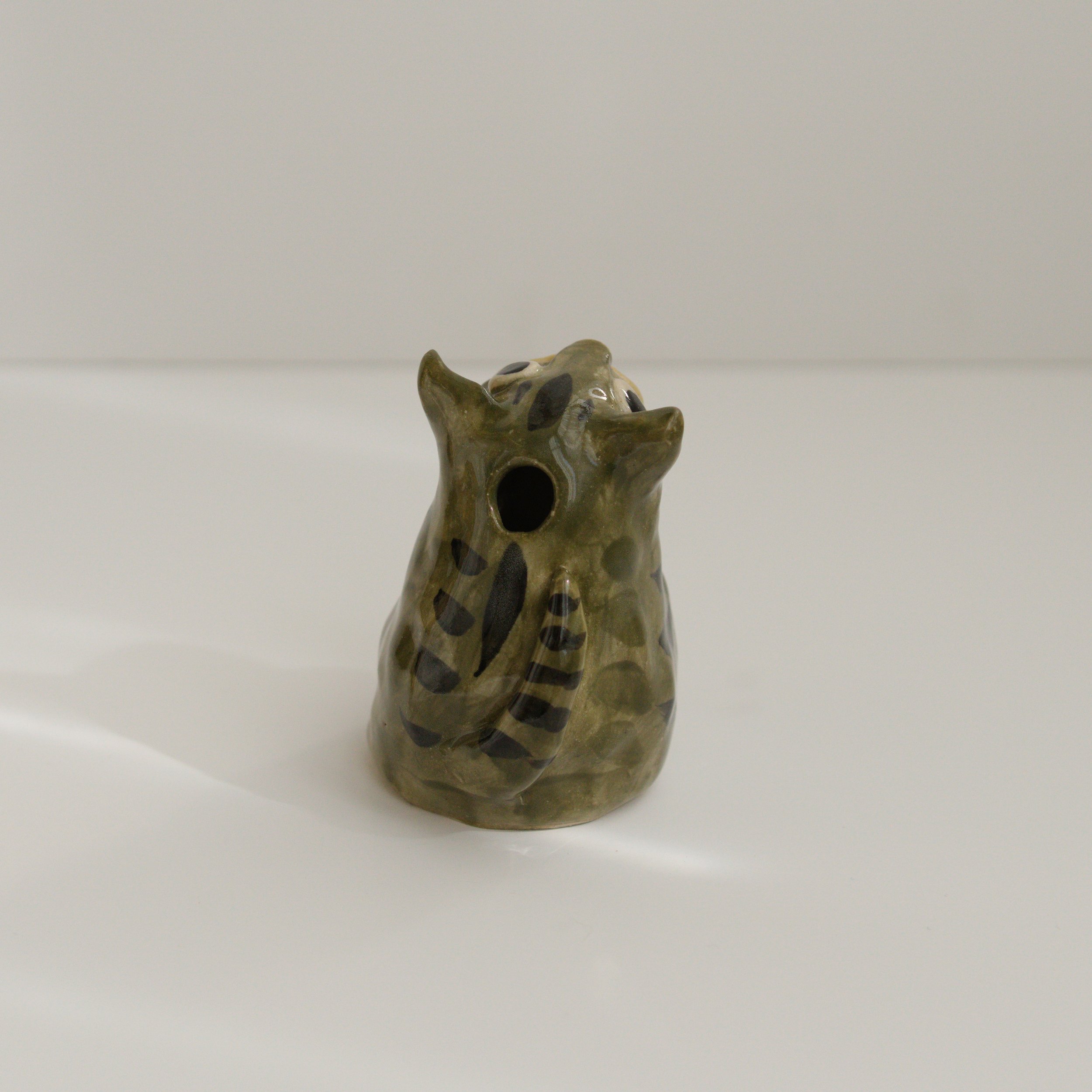 035_catvaseS_tabby_back_sq_DSC0049.jpg