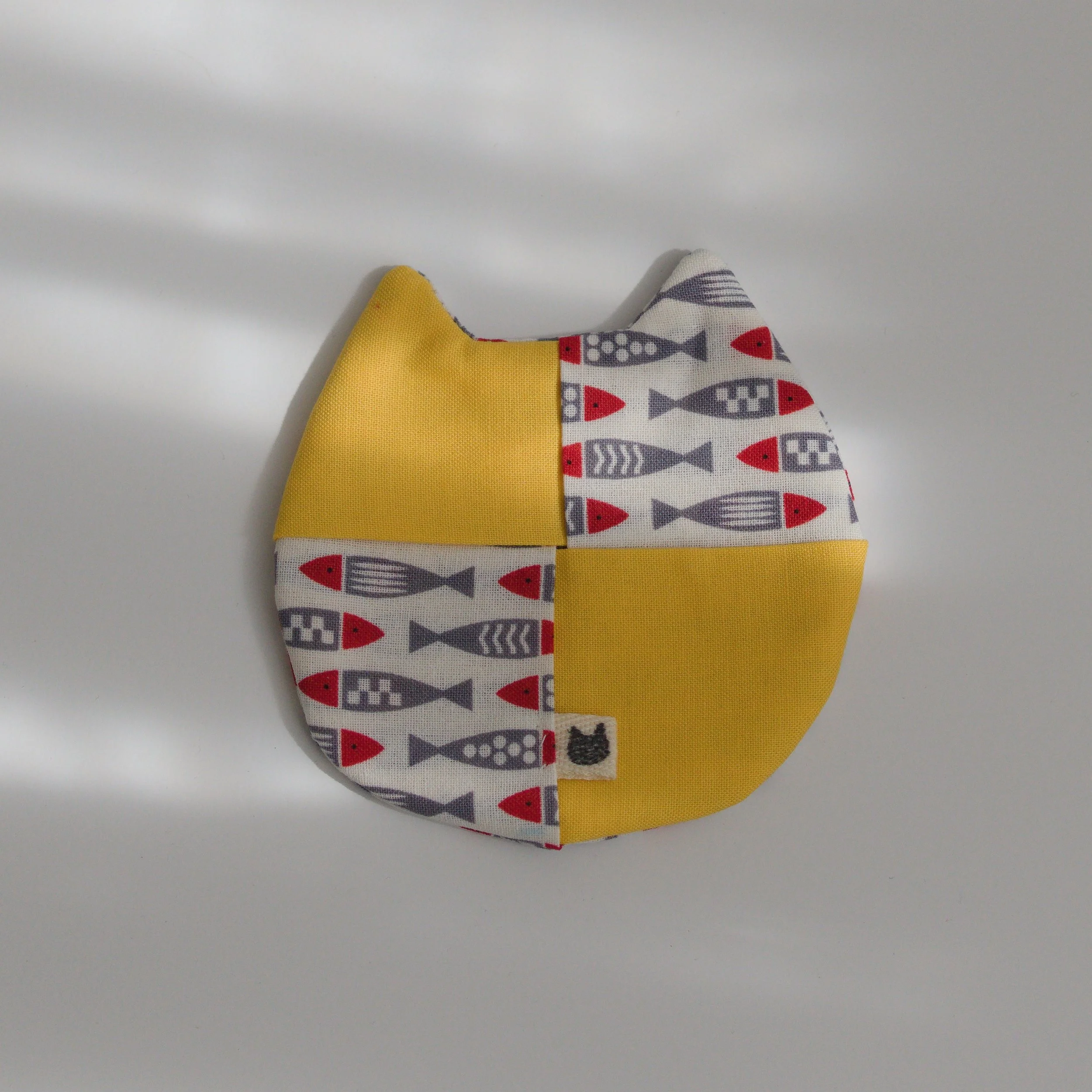 036_coaster_yellowFish_sq_DSC0013.jpg