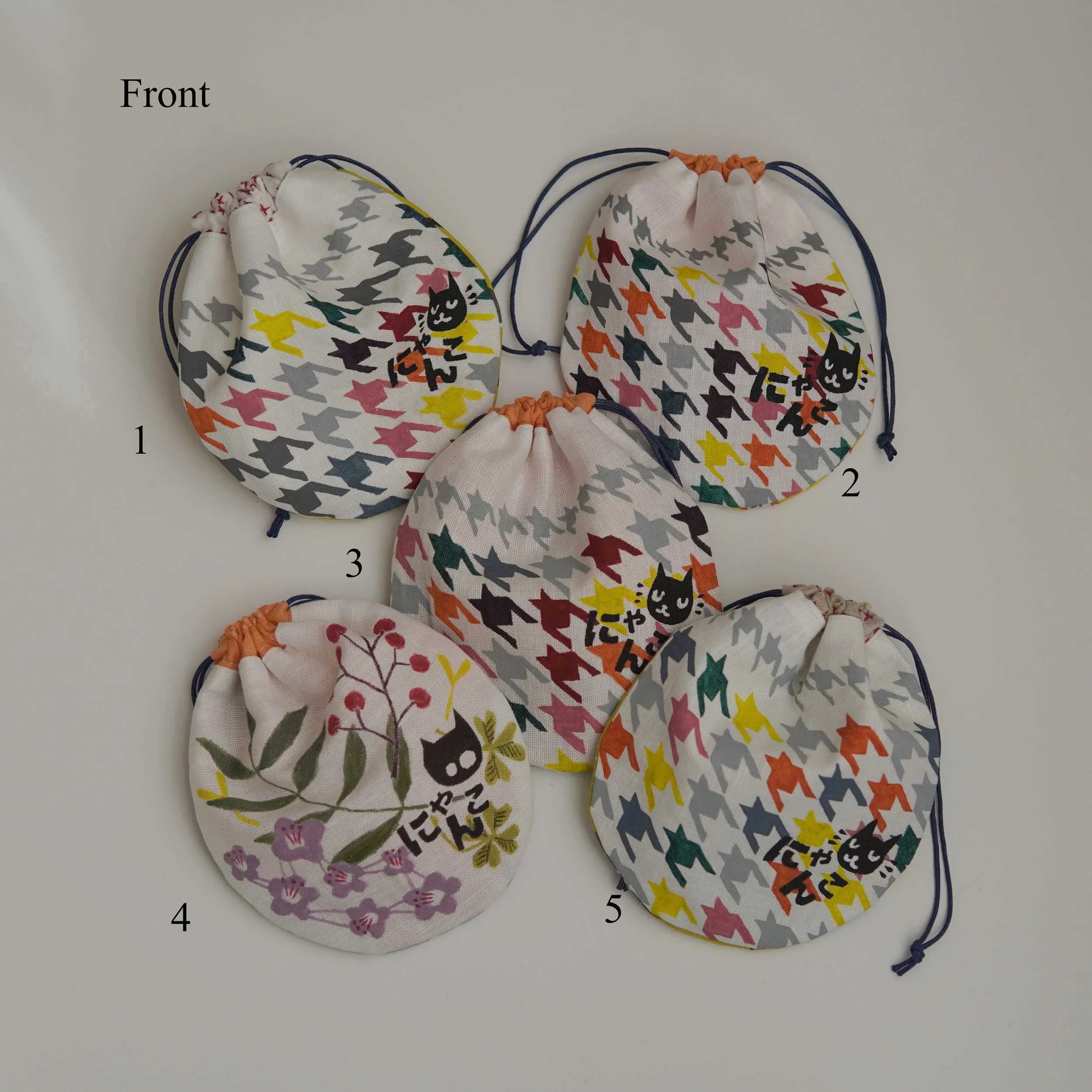 038_Pouch_group_numbered_front_sq_DSC0028.jpg