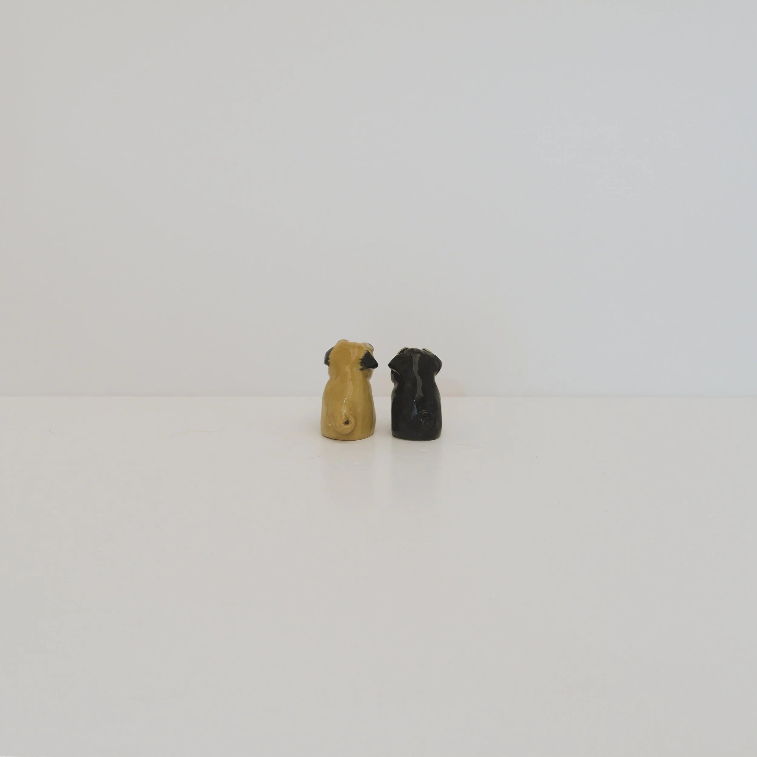 035_minipug_two_back_sq_033x00595.jpg