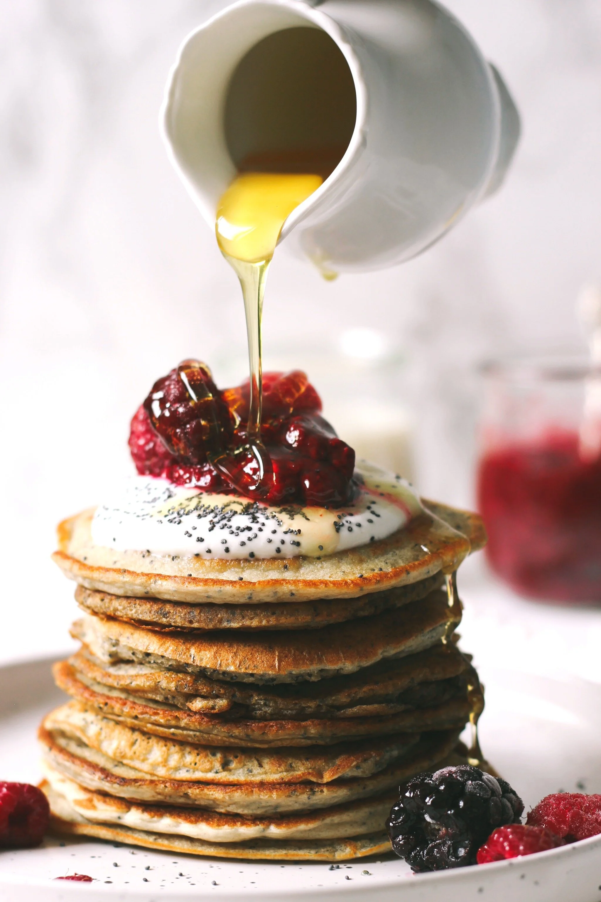 Lemon poppyseed pancakes met huisgemaakte frambozen compote met gember en chia
