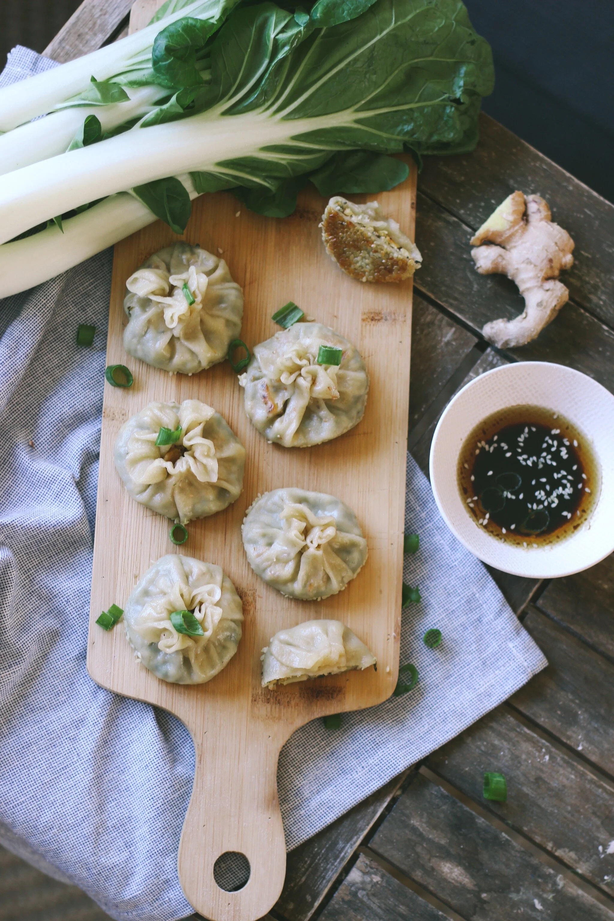 Dumplings met paksoi, shiitake, gember, tempeh &amp; sesam