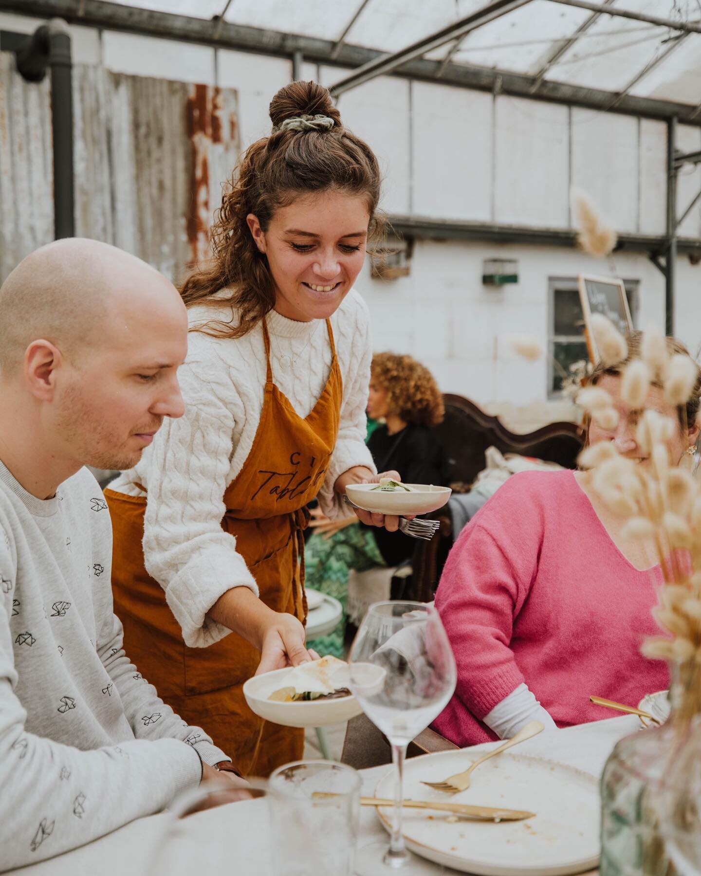 Soms krijg ik de vraag, &lsquo;is het niet tijd om je bedrijf uit te breiden?&rsquo; Tot nu toe doe ik nog steeds alles helemaal alleen, van administratie, het voorbereiden, organiseren van alle feestjes en diners, tot het uitserveren van de gerechte