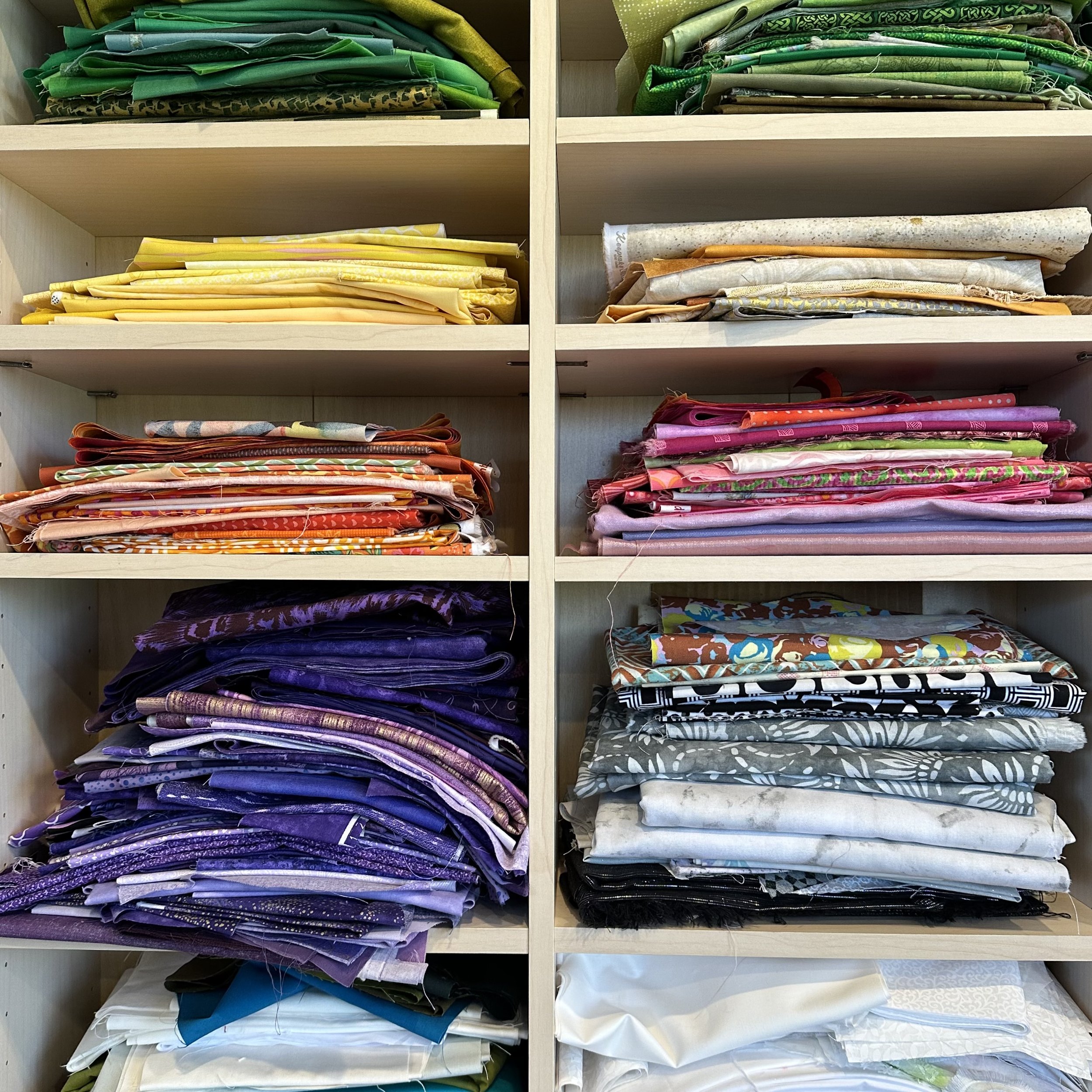 Rainbow organization of fabric