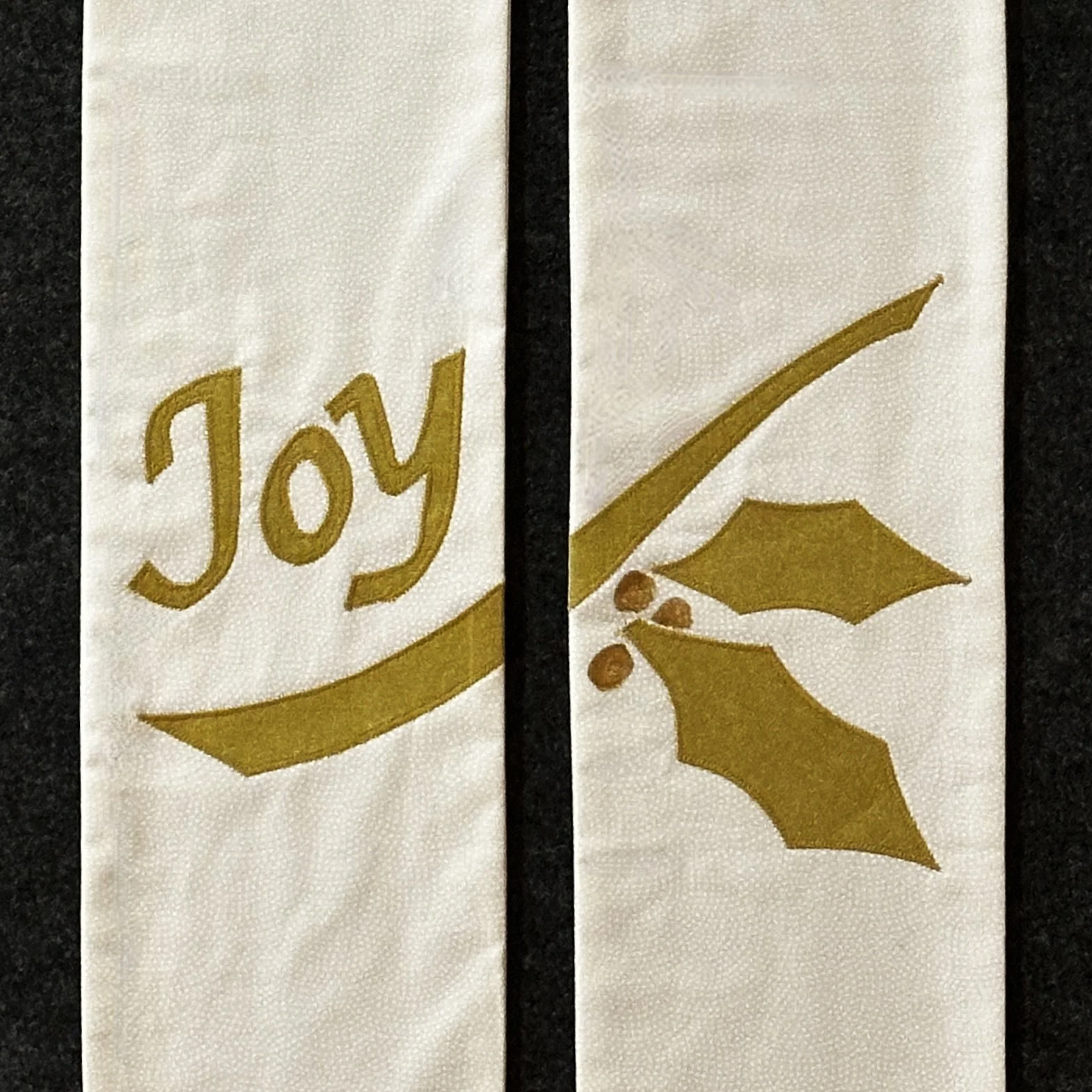 618-2026+Joy+Christmas+stole+-+Carrot+Top+Studio+-+detail+2.png