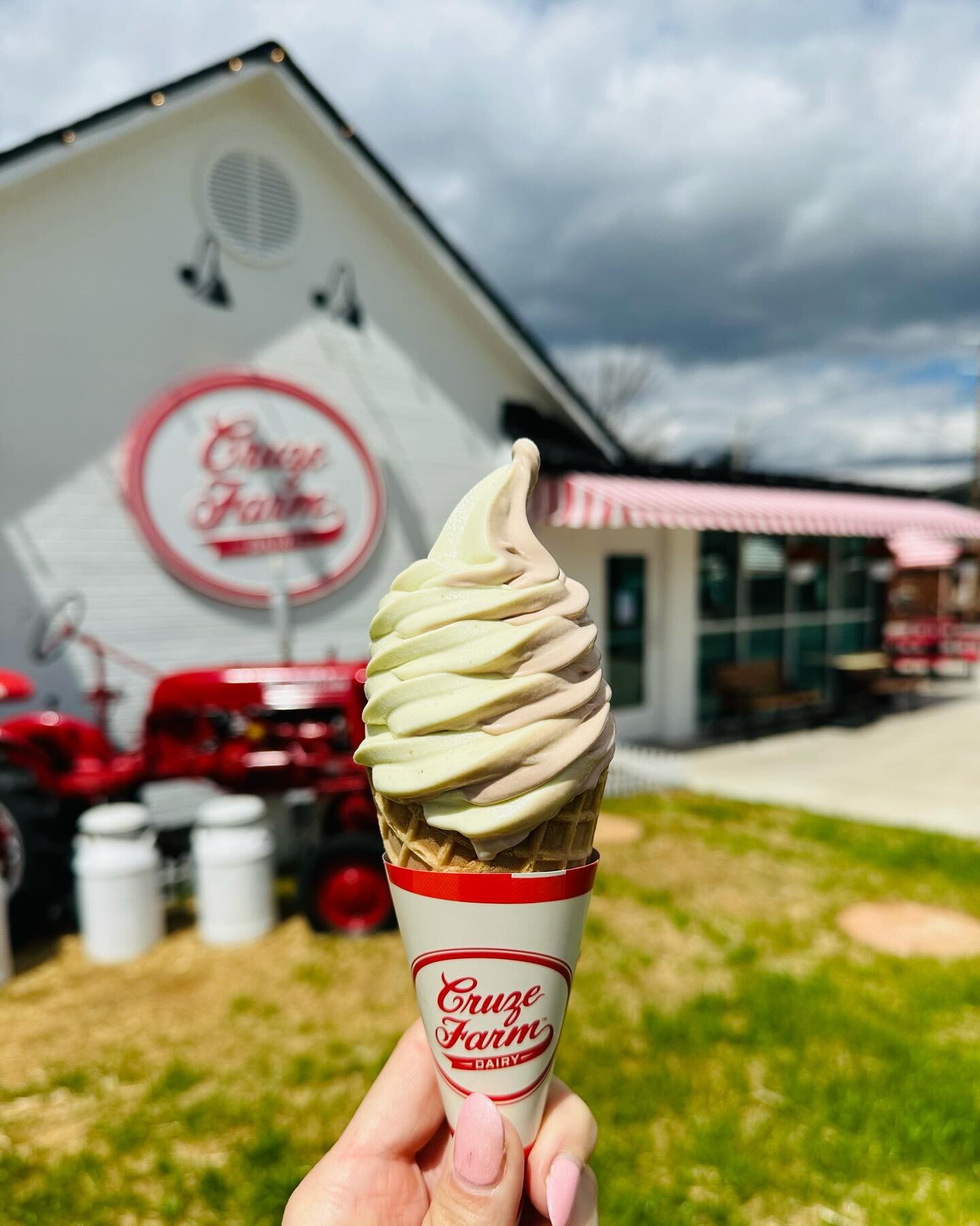 It's a beautiful day in Morristown! ☀️ 

Today's Flavors! 
🍦 Sweet Cream
🍫 Chocolate 
🍓 Strawberry 
💚 Pistachio
🤎 Nutella
🧈  Brown Butter 
💗 Raspberry Dole Whip 
🍋 Lemon Dole Whip

Open everyday 12-9 pm!

📍143 E. Main Street Morristown