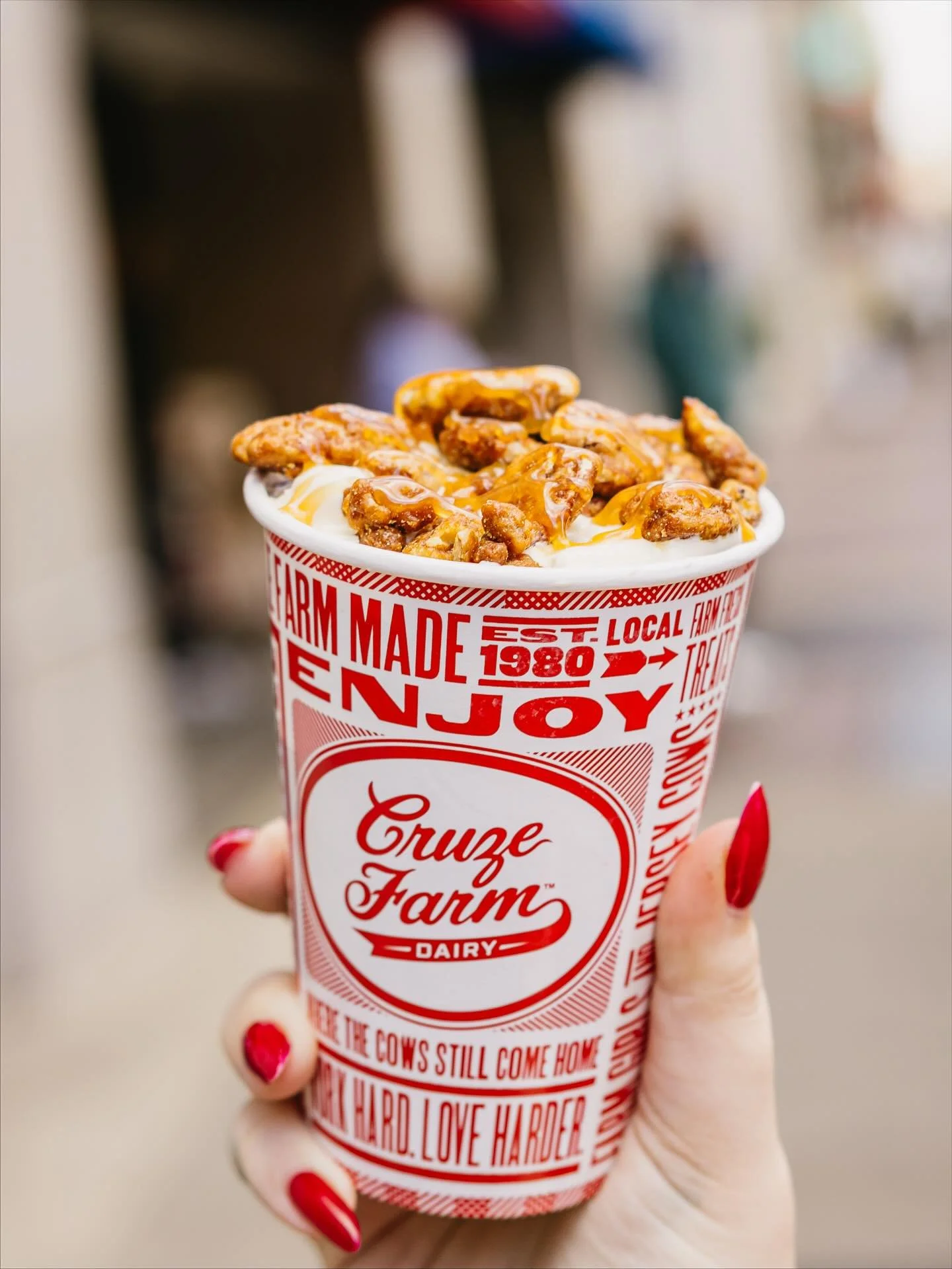 November ice cream treats @cruzefarmdowntown 🍁🍦
🍁 Maple Praline Pecan Churn
☕️ Egg Nog Latte
🤎 Cookie Butter Shake 
🍂 Snickerdoodle Churn