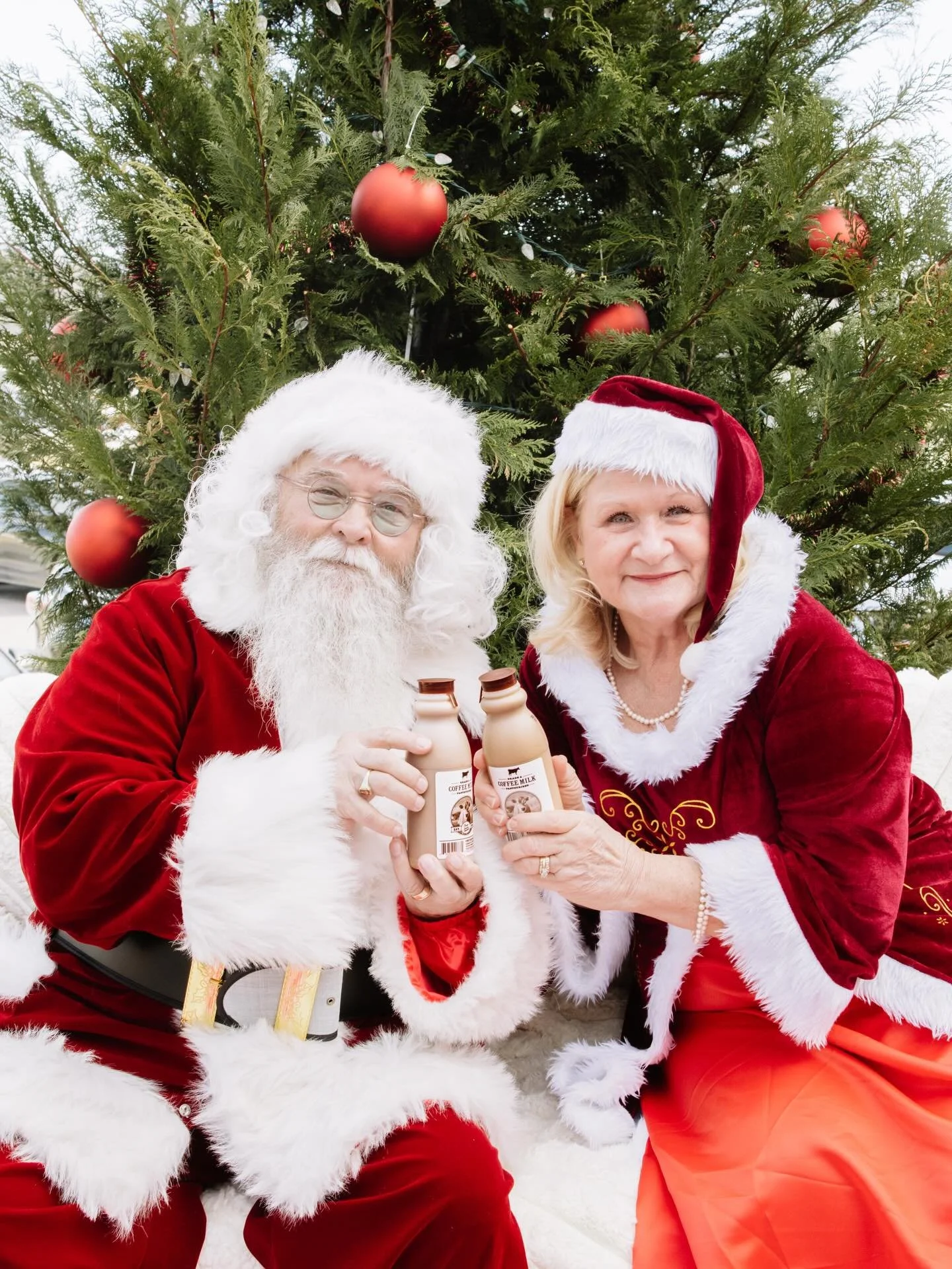 Santa and Mrs.Claus are visiting @cruzefarmeastknoxville this Friday 5-7 pm! ❤️

🎥🎄Home Alone is playing this weekend at 7 pm!
📍 @cruzefarmeastknoxville 2721 Asbury Road