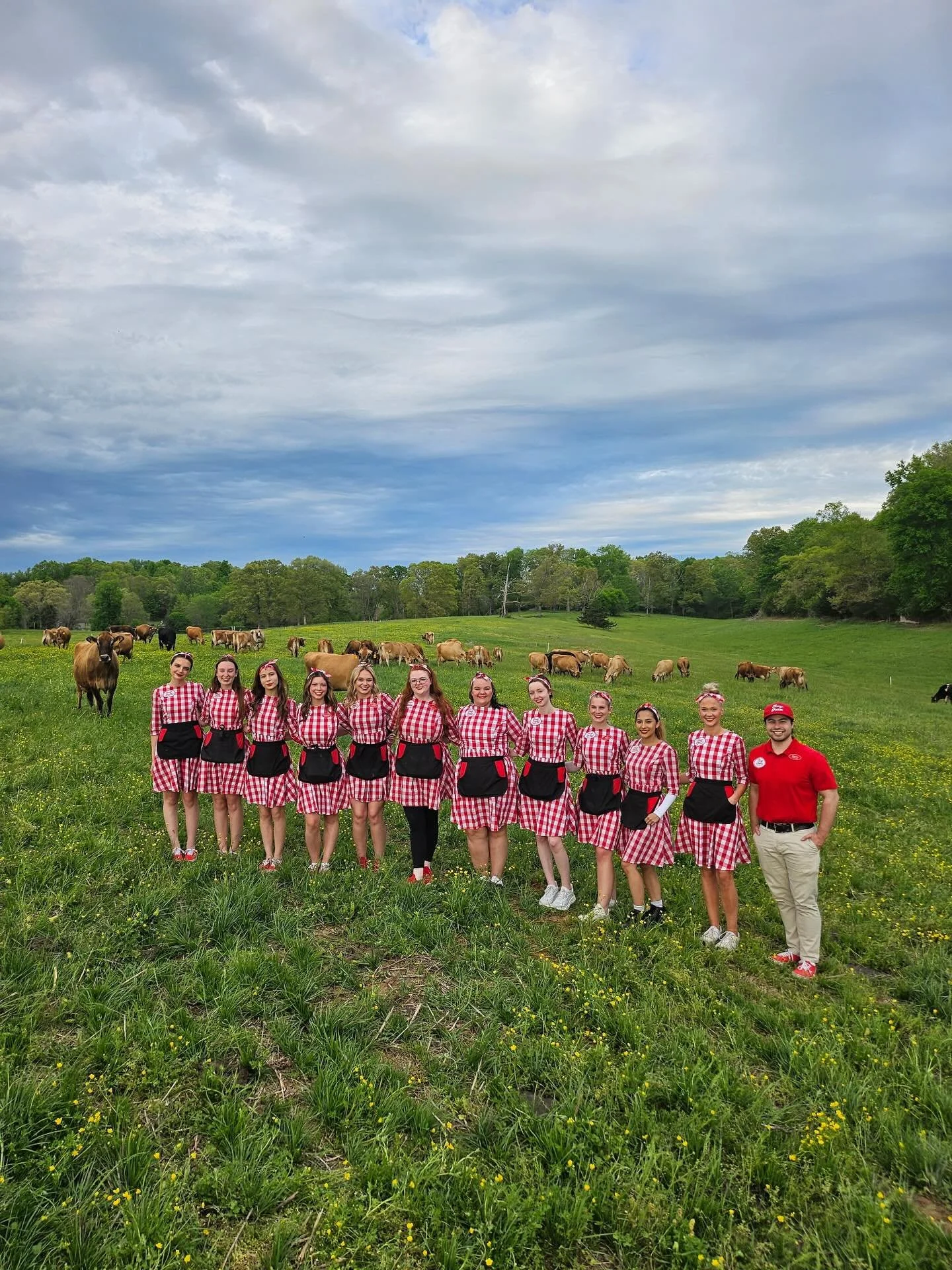 We loved having orientation at the farm tonight! 
So fun meeting new faces and welcoming more folks into the Cruze Farm family!

✨ We&rsquo;re hiring!

@cruzefarmdowntown 
&bull; Evening availability needed
&bull; Biscuit Maker 6am&ndash;2pm

@cruzef