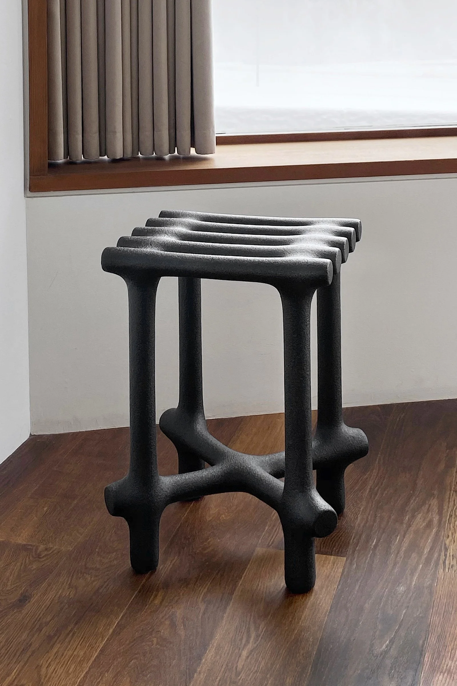 6_Hot Wire Extensions_Fabio Hendry_Basic Stool_Anthracite.jpg