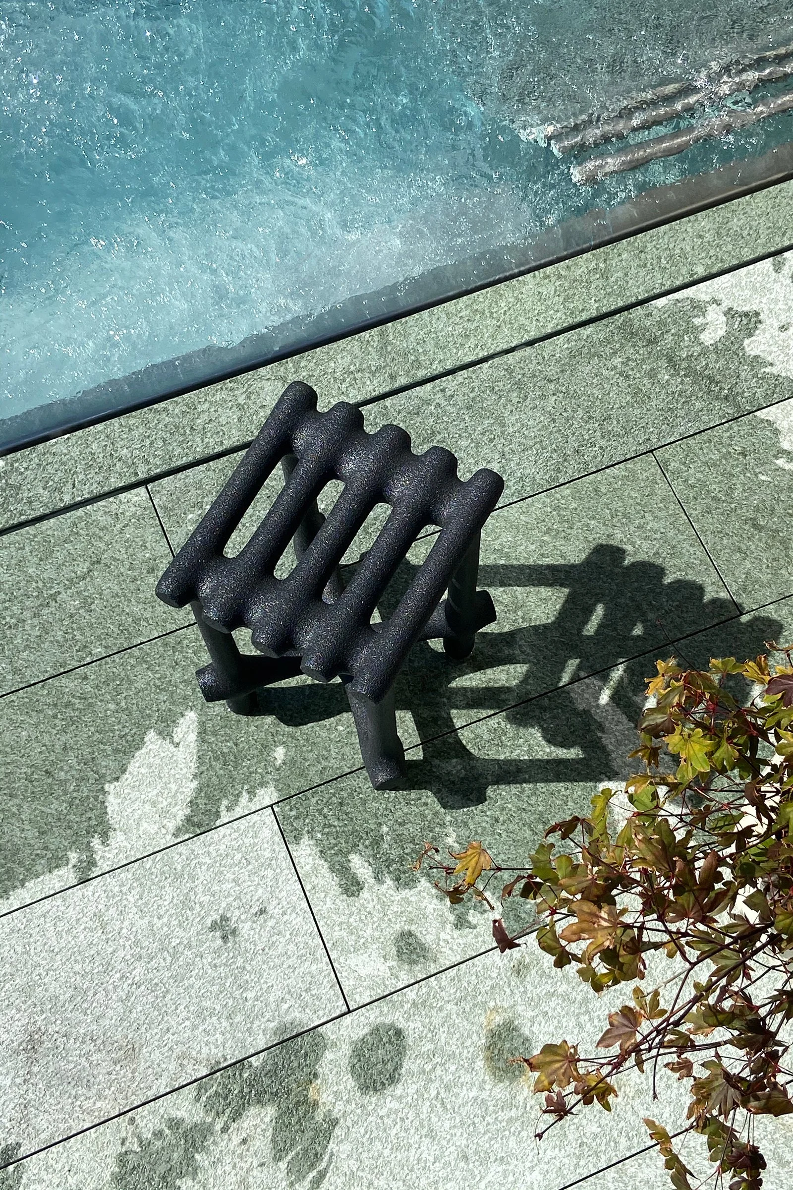 8_Hot Wire Extensions_Fabio Hendry_Basic Stool_Anthracite.jpg