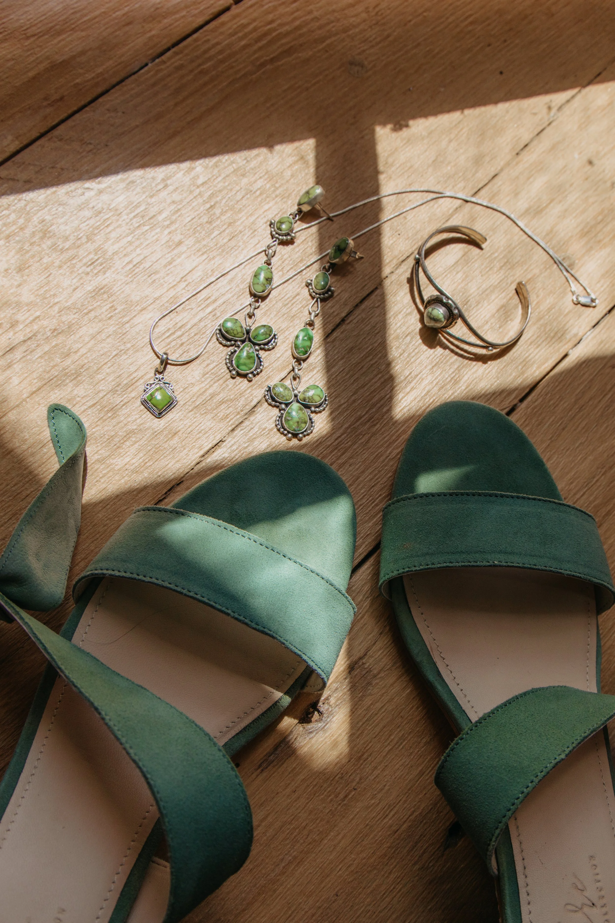  leah goetzel photography FUN PHOTOS FOR FUN PEOPLE   Life goes by fast (and your wedding will go by even faster!) Which is why I want you to ENJOY your wedding day. I want your wedding photos to feel how your day felt, fun, joyful and relaxed! My jo