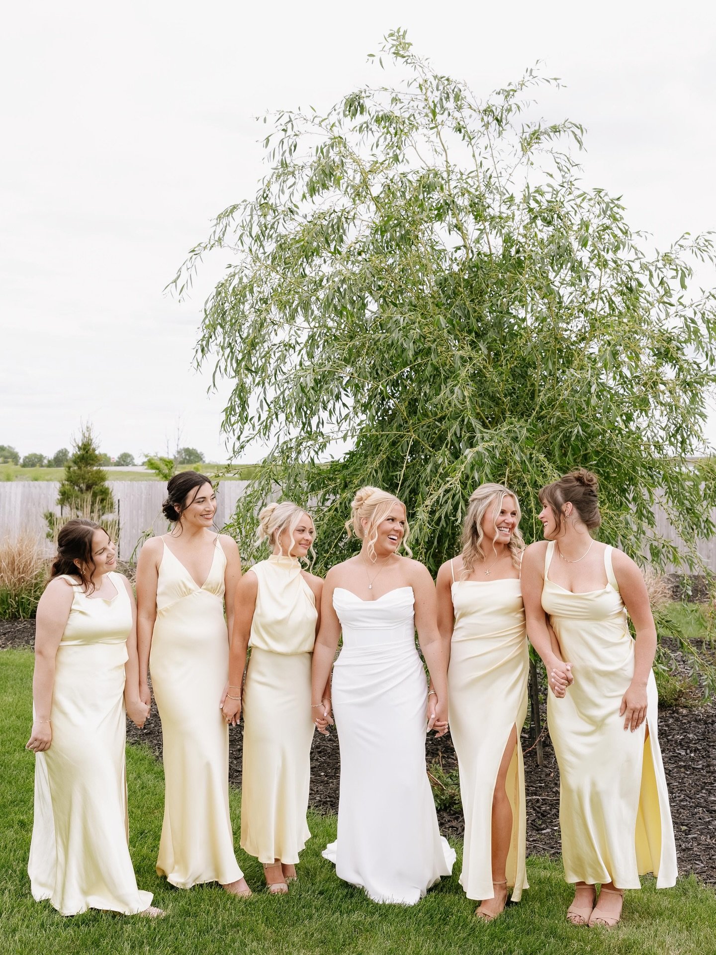 Ready for some dreamy color palettes and warmer weather ❤️&zwj;🔥

Dress @moderndress
Hair @hair_by_phoebesue
Makeup @makeupbycarliejo
Venue @sacredwillowfarms
DJ @jm3djs
Bridesmaids @billy_j_bridal
