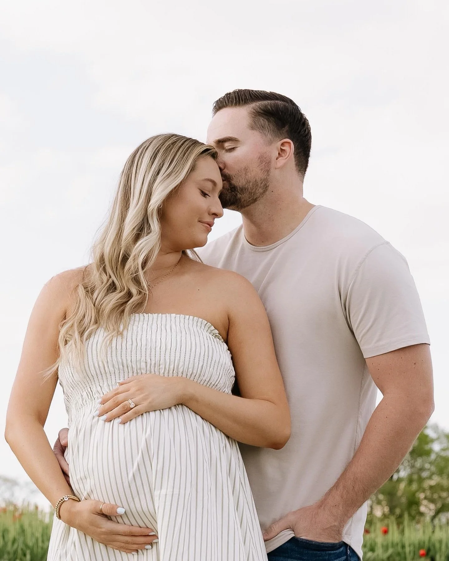 Spring time and waiting on baby 🌷💗🕊️💫🧡