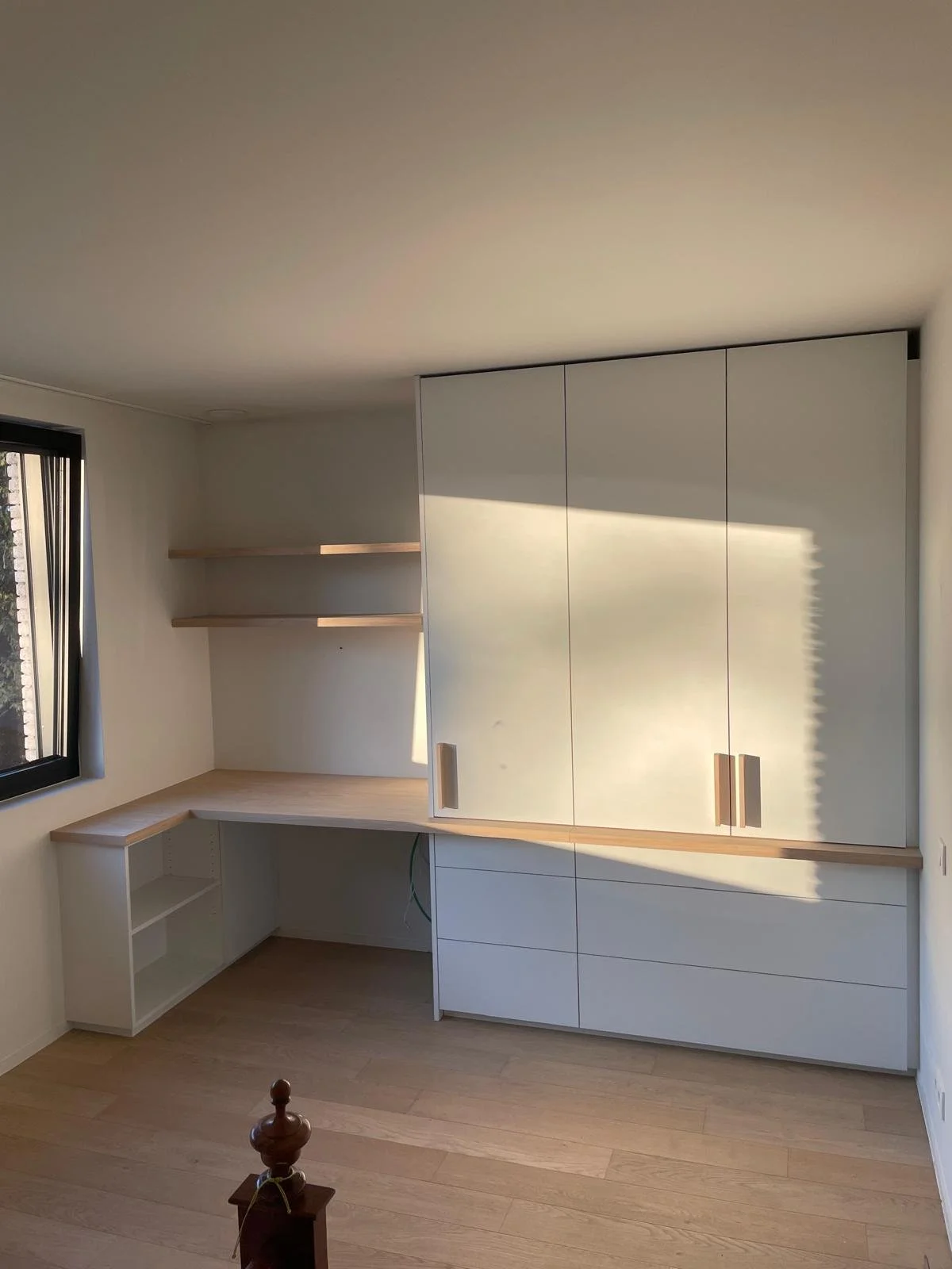 Bureau met inbouwkast