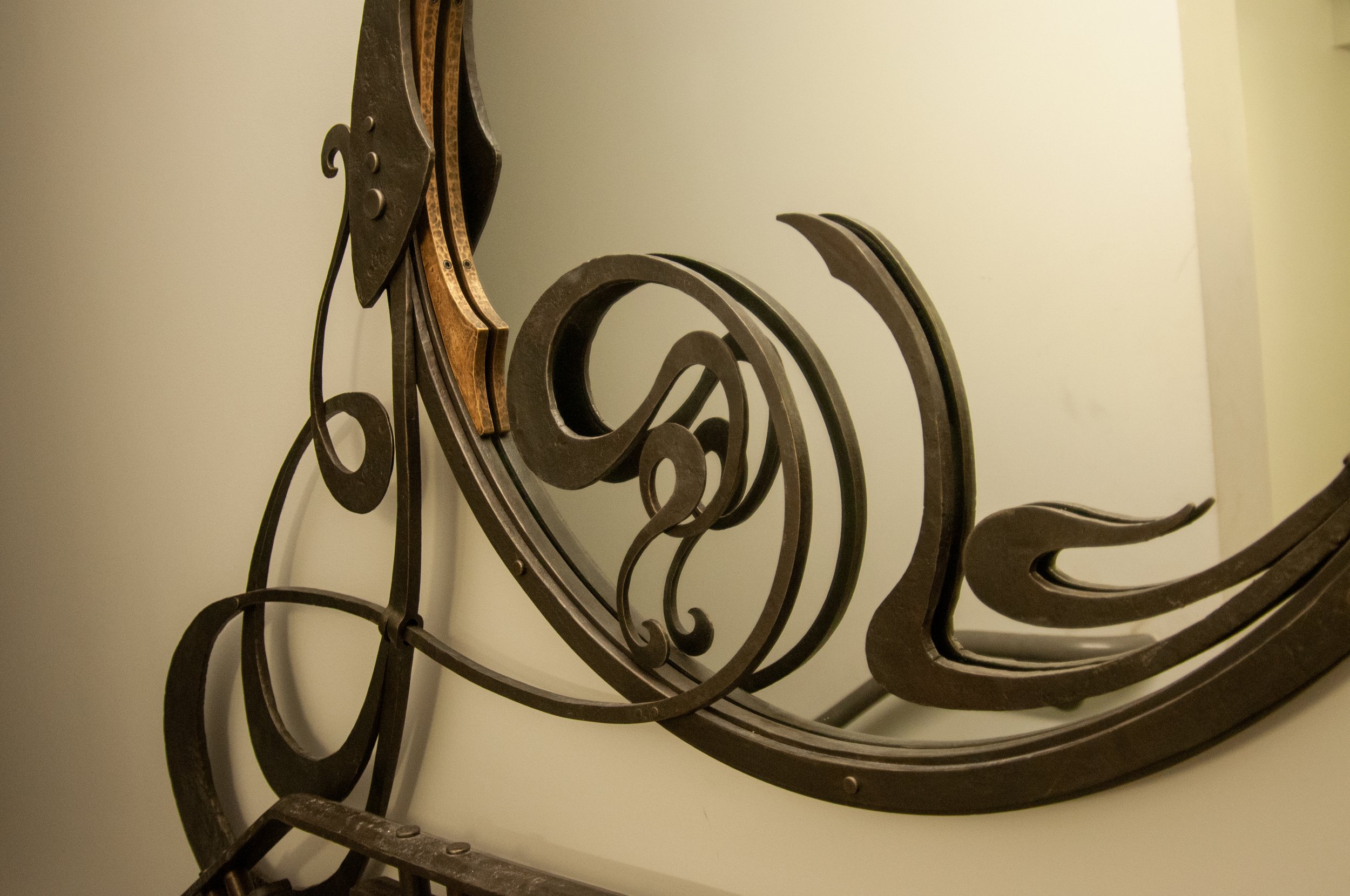 top mirror detail 2.jpg