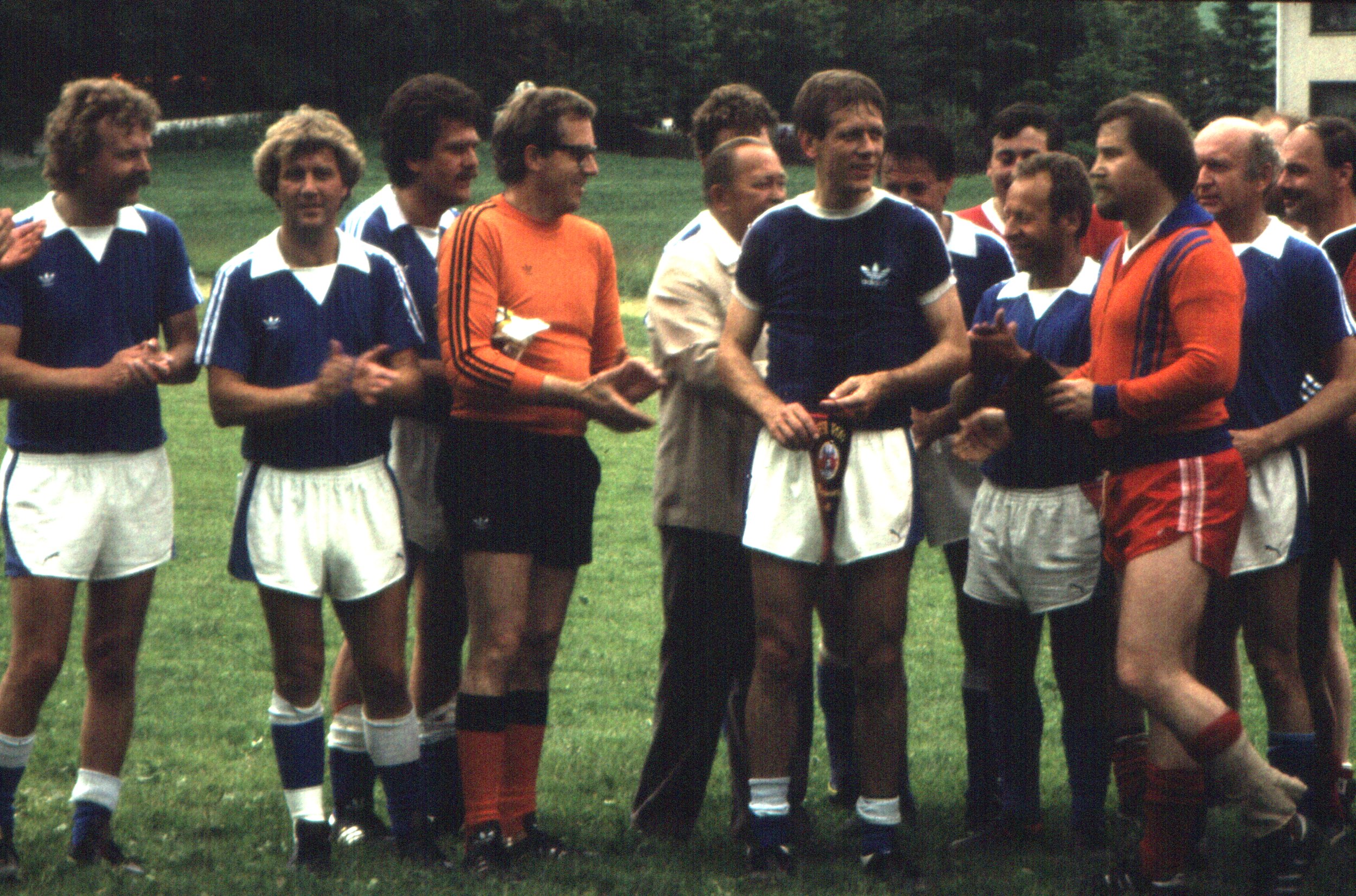 Foto: Herbert Schwarz ; Repro Helmut Welte
Fußballspiel gegen Bayer. Wirtschaftsministerium mit Dr. Georg von Waldenfels ca. 1979/80