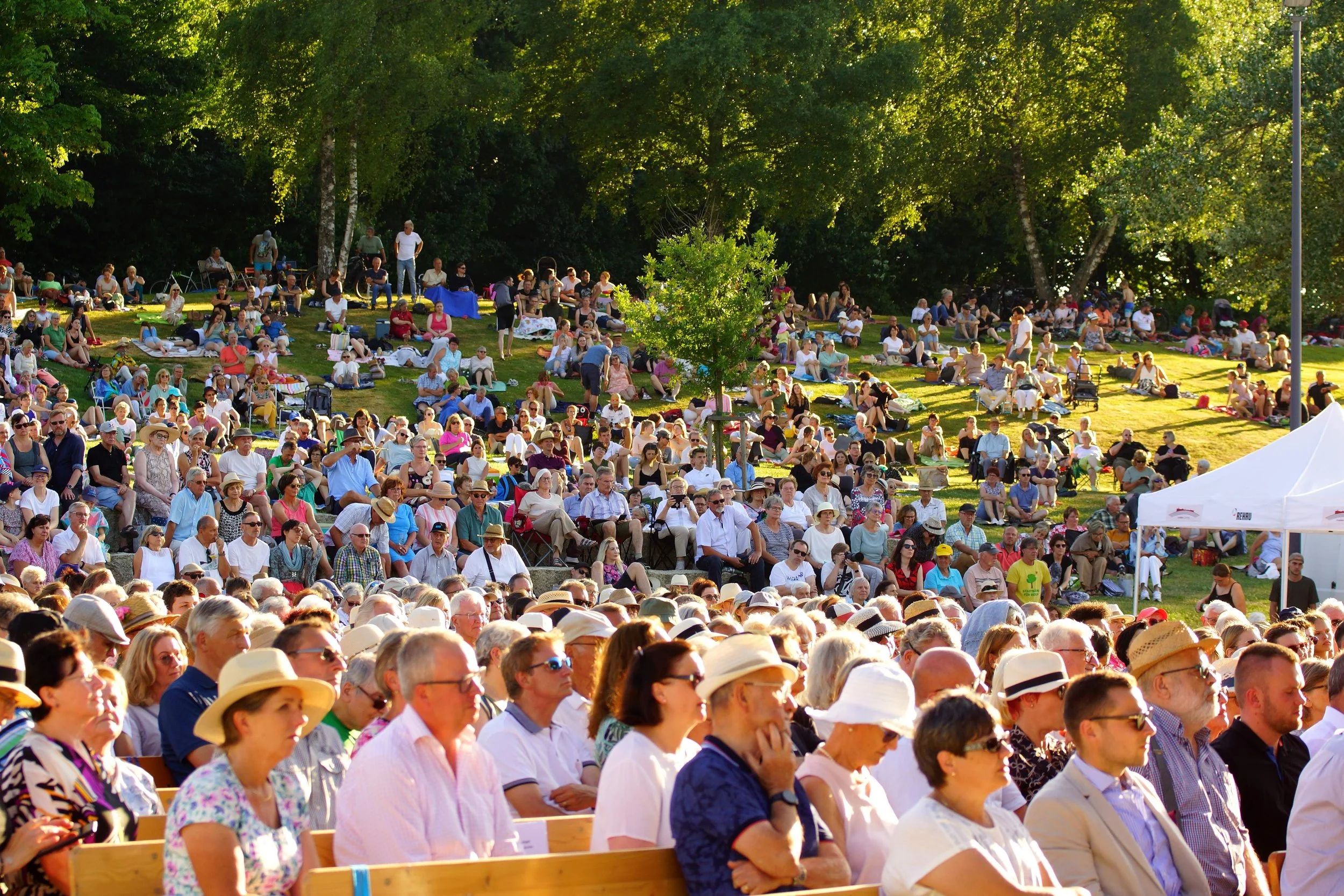Foto: Helmut Welte; 29.06.2025
Einweihung Seebühne am Frankenwaldsee Lichtenberg - Carmina Burana mit den Hofer Syphonikern und dem Universitätschor Regensburg