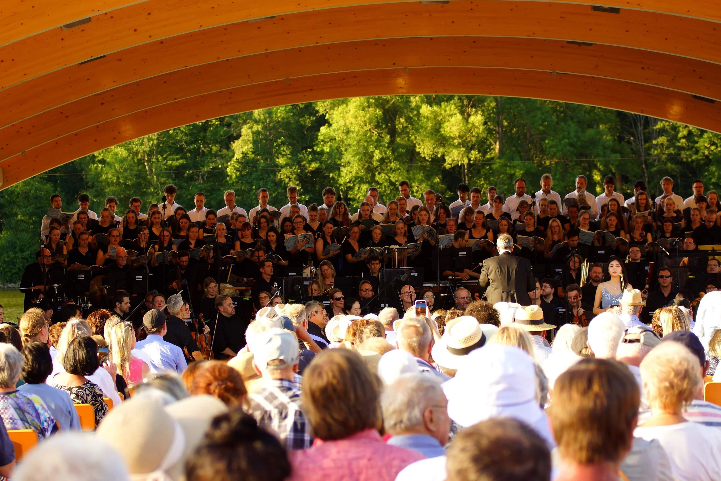 Foto: Helmut Welte; 29.06.2025
Einweihung Seebühne am Frankenwaldsee Lichtenberg - Carmina Burana mit den Hofer Syphonikern und dem Universitätschor Regensburg