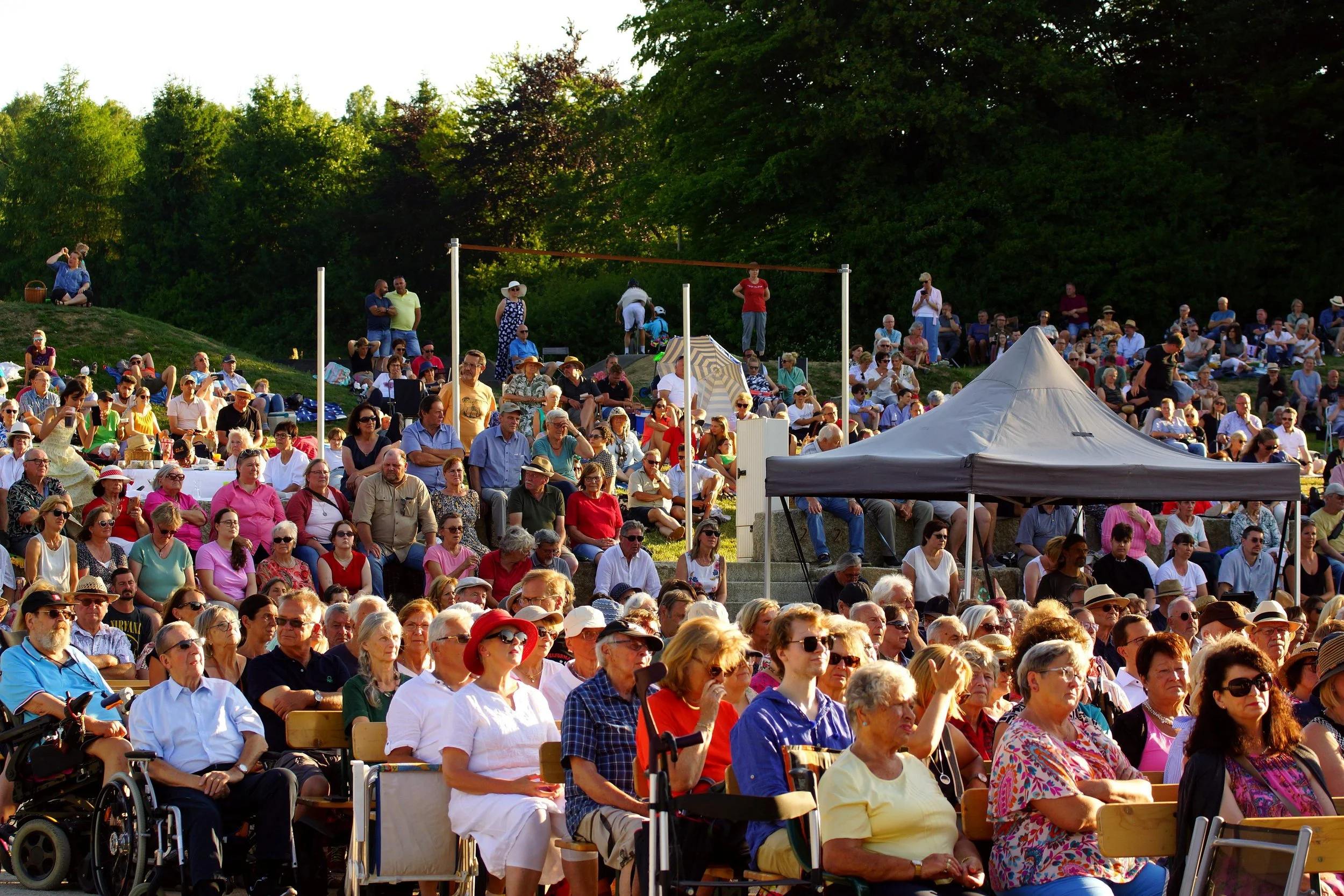 Foto: Helmut Welte; 29.06.2025
Einweihung Seebühne am Frankenwaldsee Lichtenberg - Carmina Burana mit den Hofer Syphonikern und dem Universitätschor Regensburg