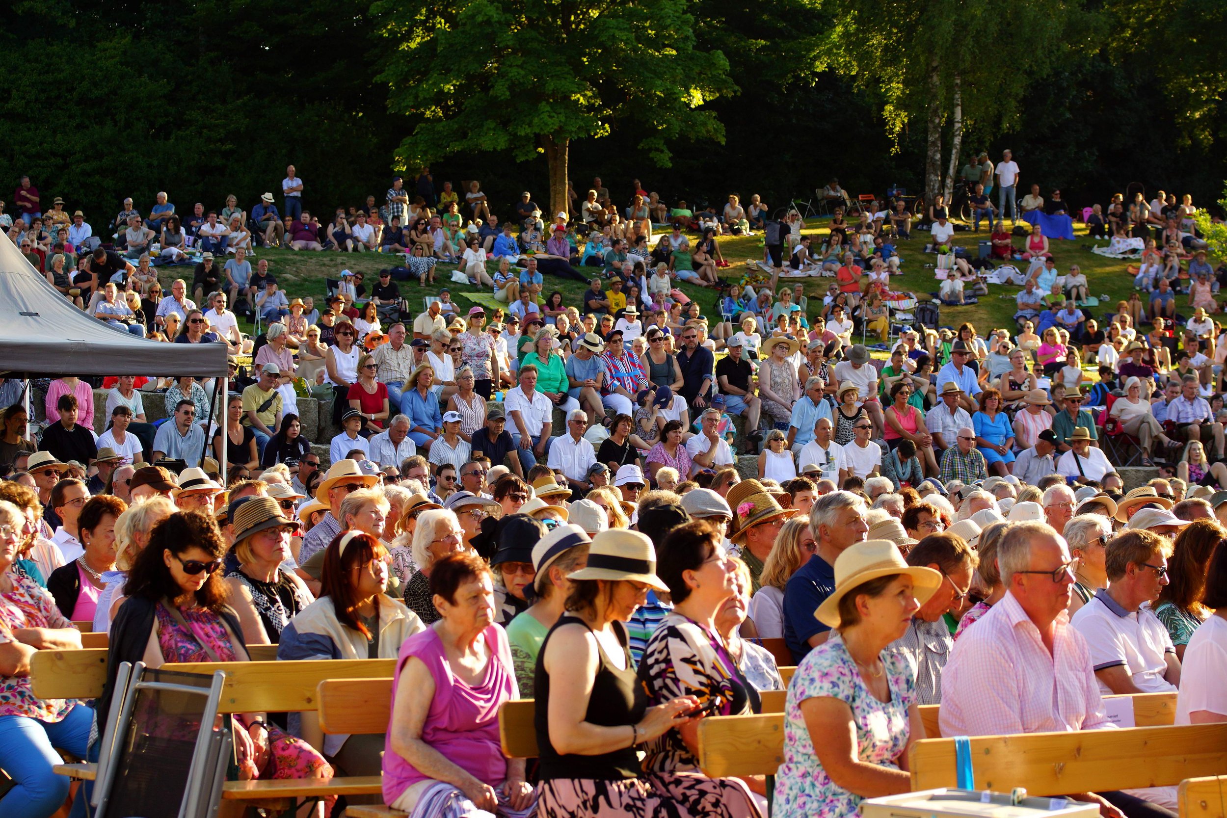 Foto: Helmut Welte; 29.06.2025
Einweihung Seebühne am Frankenwaldsee Lichtenberg - Carmina Burana mit den Hofer Syphonikern und dem Universitätschor Regensburg