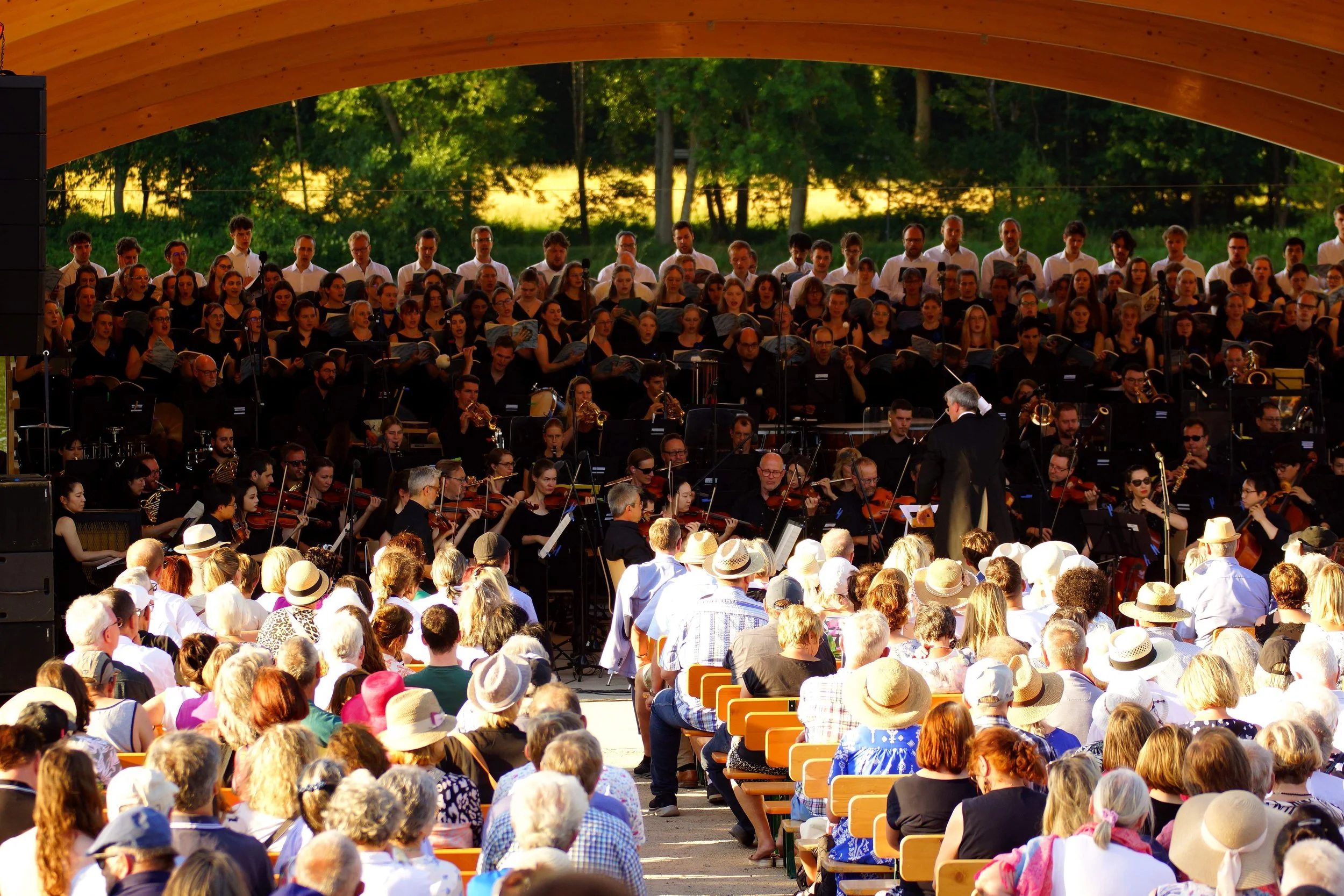 Foto: Helmut Welte; 29.06.2025
Einweihung Seebühne am Frankenwaldsee Lichtenberg - Carmina Burana mit den Hofer Syphonikern und dem Universitätschor Regensburg
