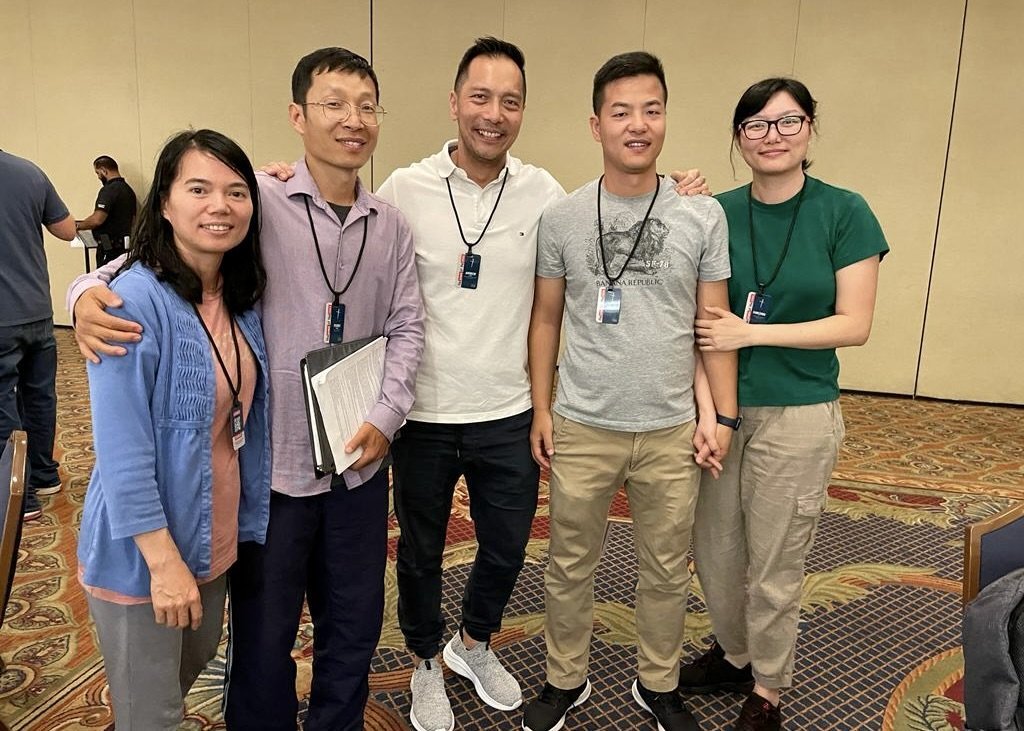  The team coordinating gospel-centred translation work in Chinese: Andrew Leung, Perry Wang, Fengyu Ji and their wives. 