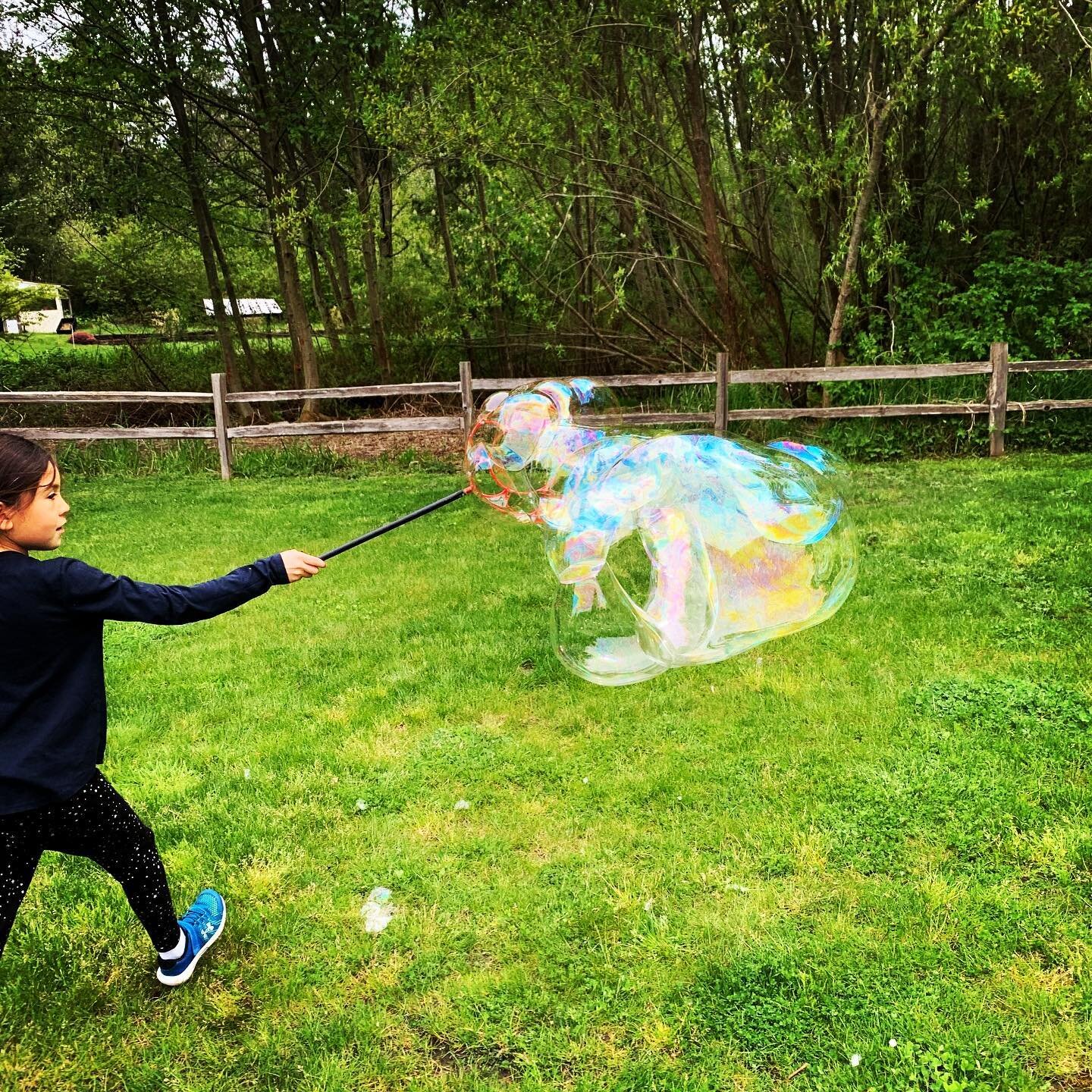 Summer is not over yet...get out and bubble! #flowerwand #bubbleworldinc #getoutandbubble