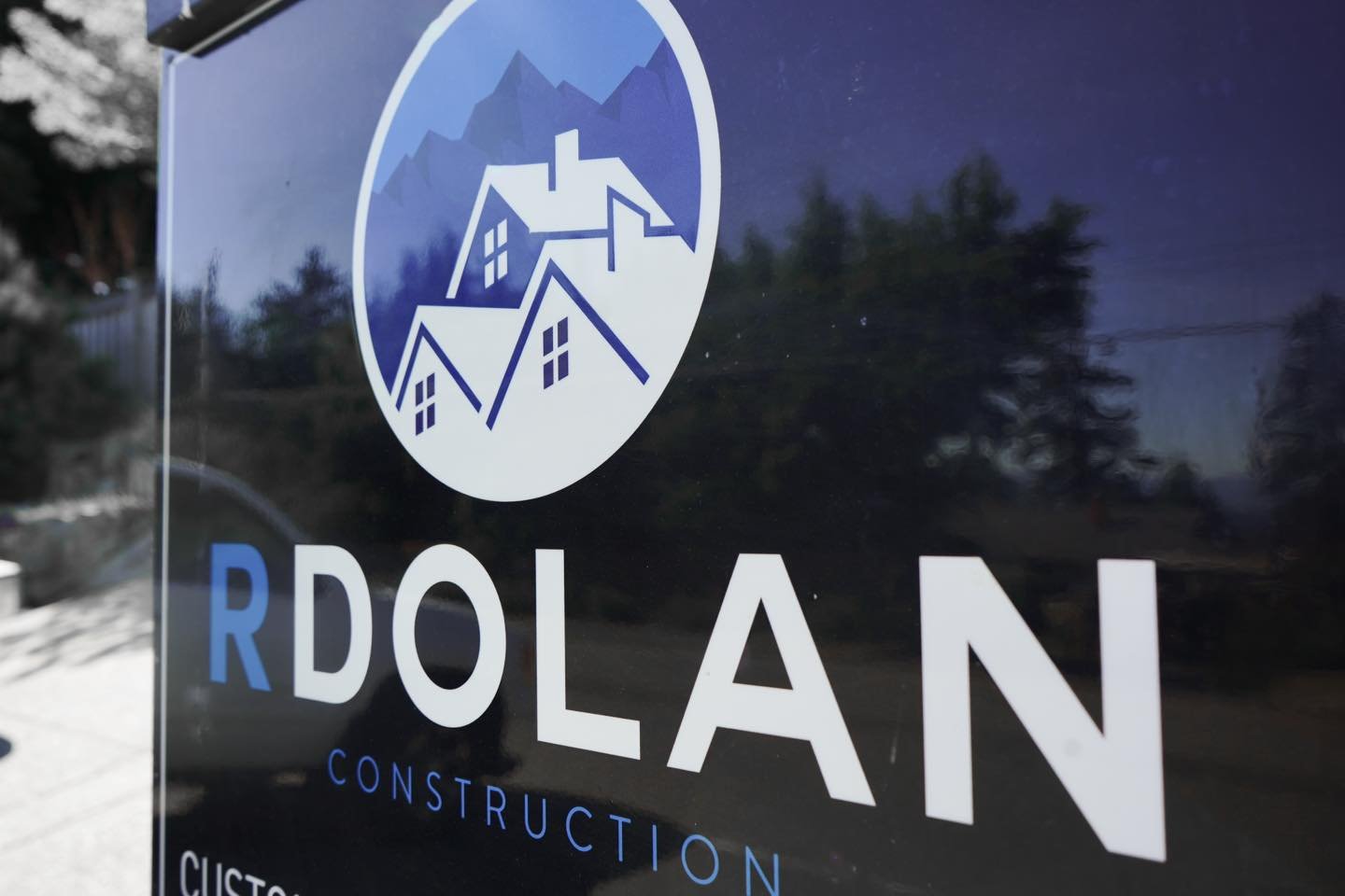 With over four decades of experience, an unwavering commitment to honest communication and top-notch workmanship R Dolan Construction is your first choice for custom homes on Vancouver Island. 

Plans for a custom home, renovation, or the addition of